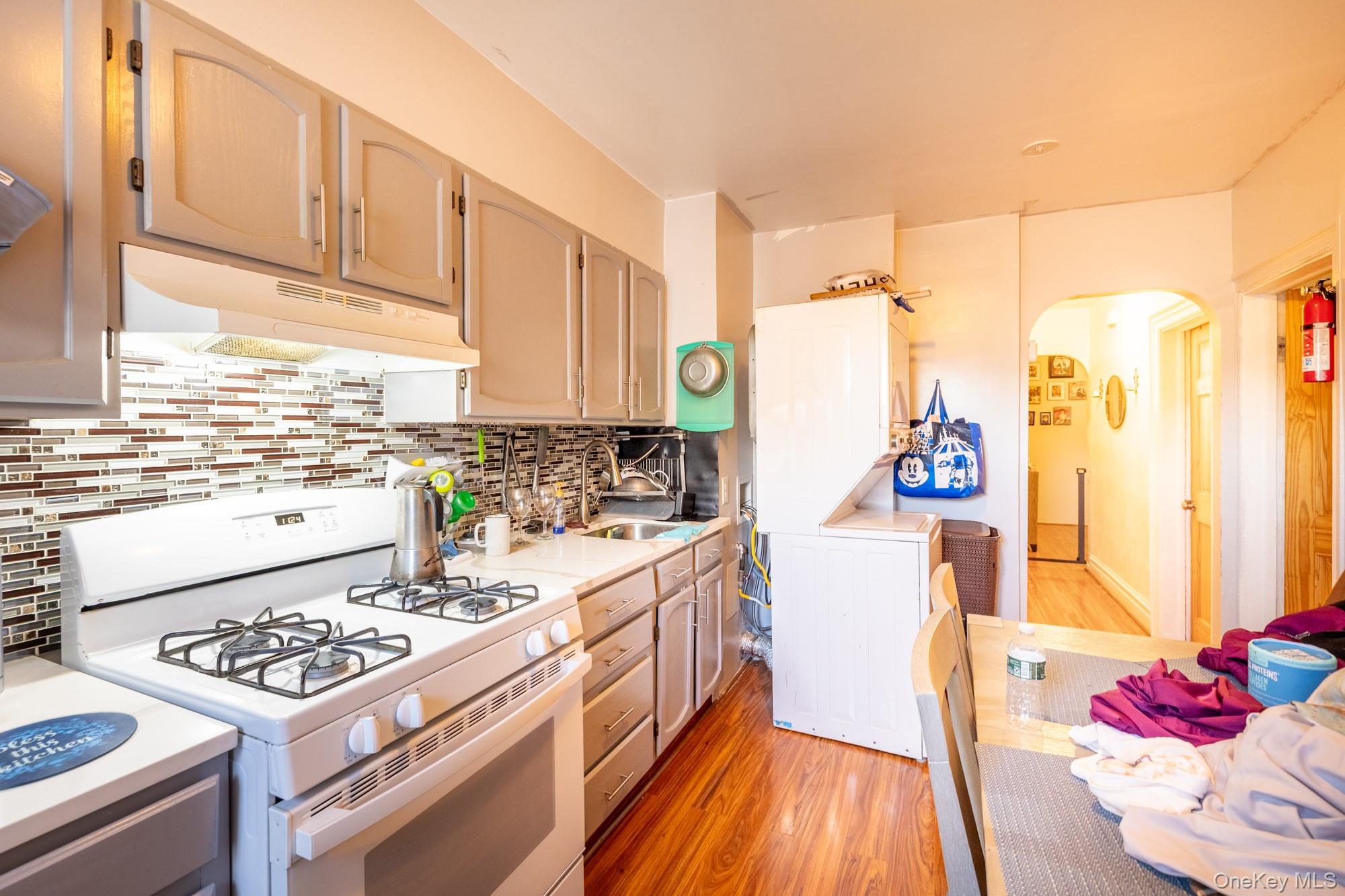 #5 photo, 679 Van Nest Avenue, Bronx , NY 10462