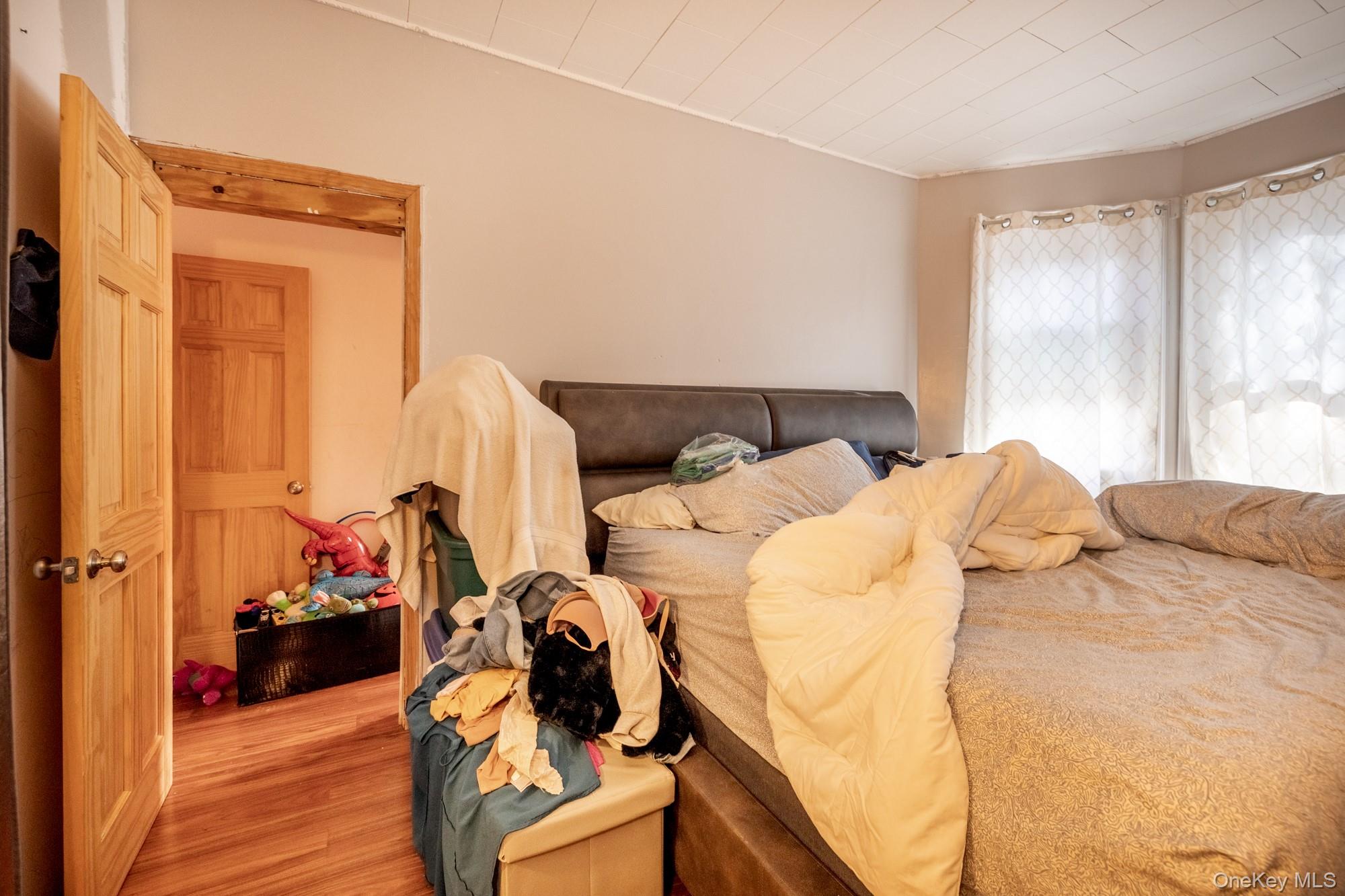 #8 photo, 679 Van Nest Avenue, Bronx , NY 10462