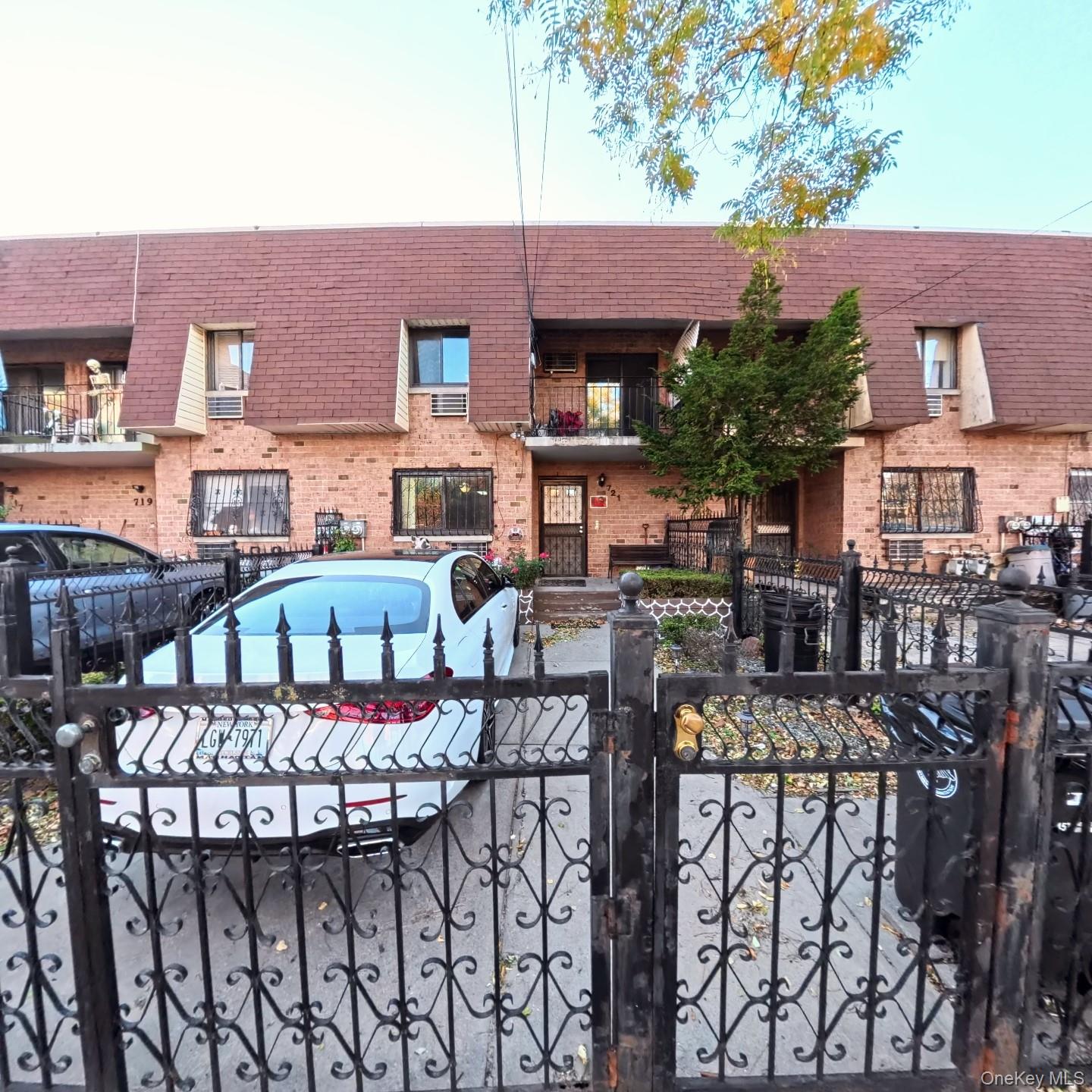 #2 photo, 721 Thieriot Avenue, Bronx , NY 10473