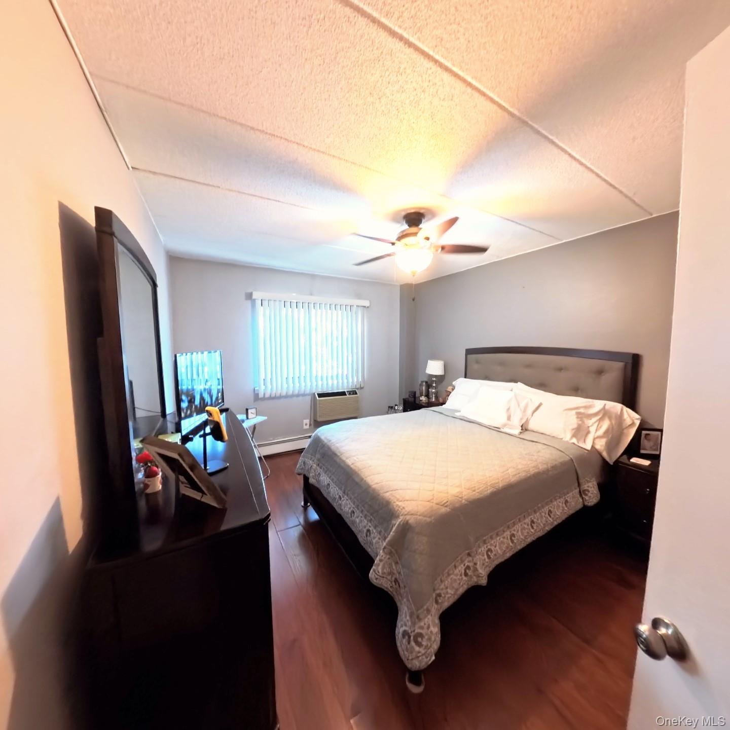 #4 photo, 721 Thieriot Avenue, Bronx , NY 10473