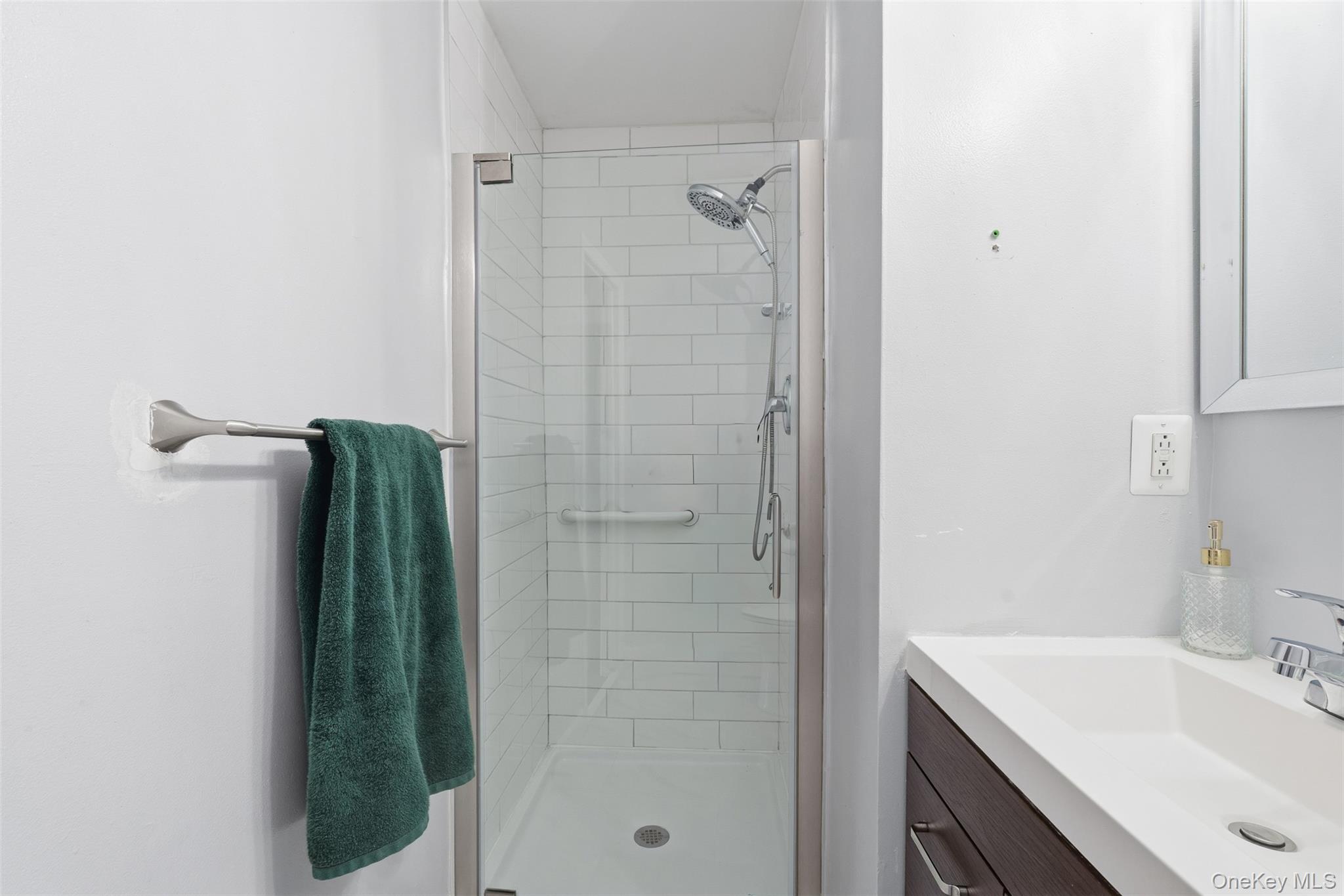 #15 photo, 11 Granada Cres, White Plains , NY 10603