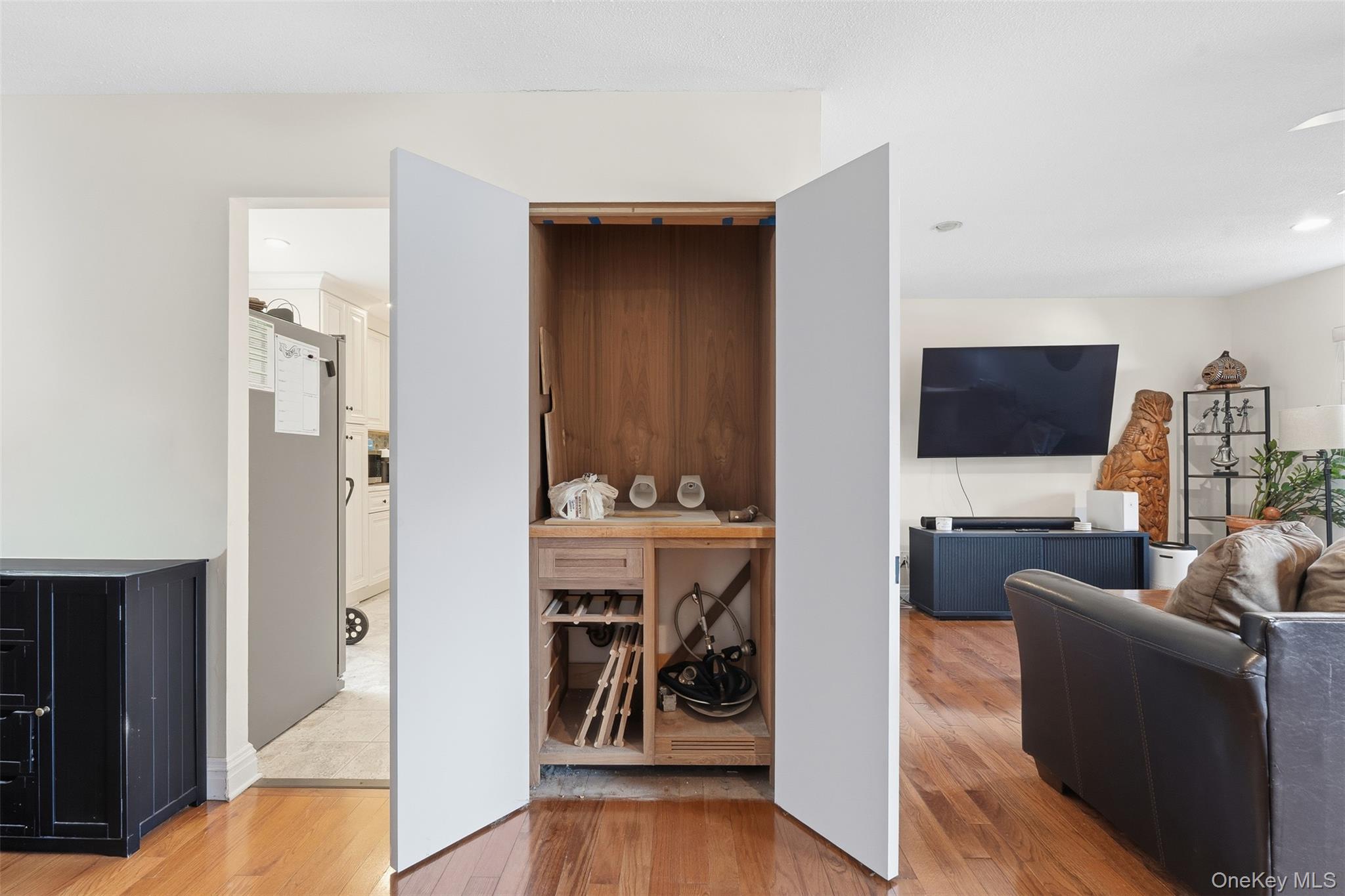 #6 photo, 11 Granada Cres, White Plains , NY 10603