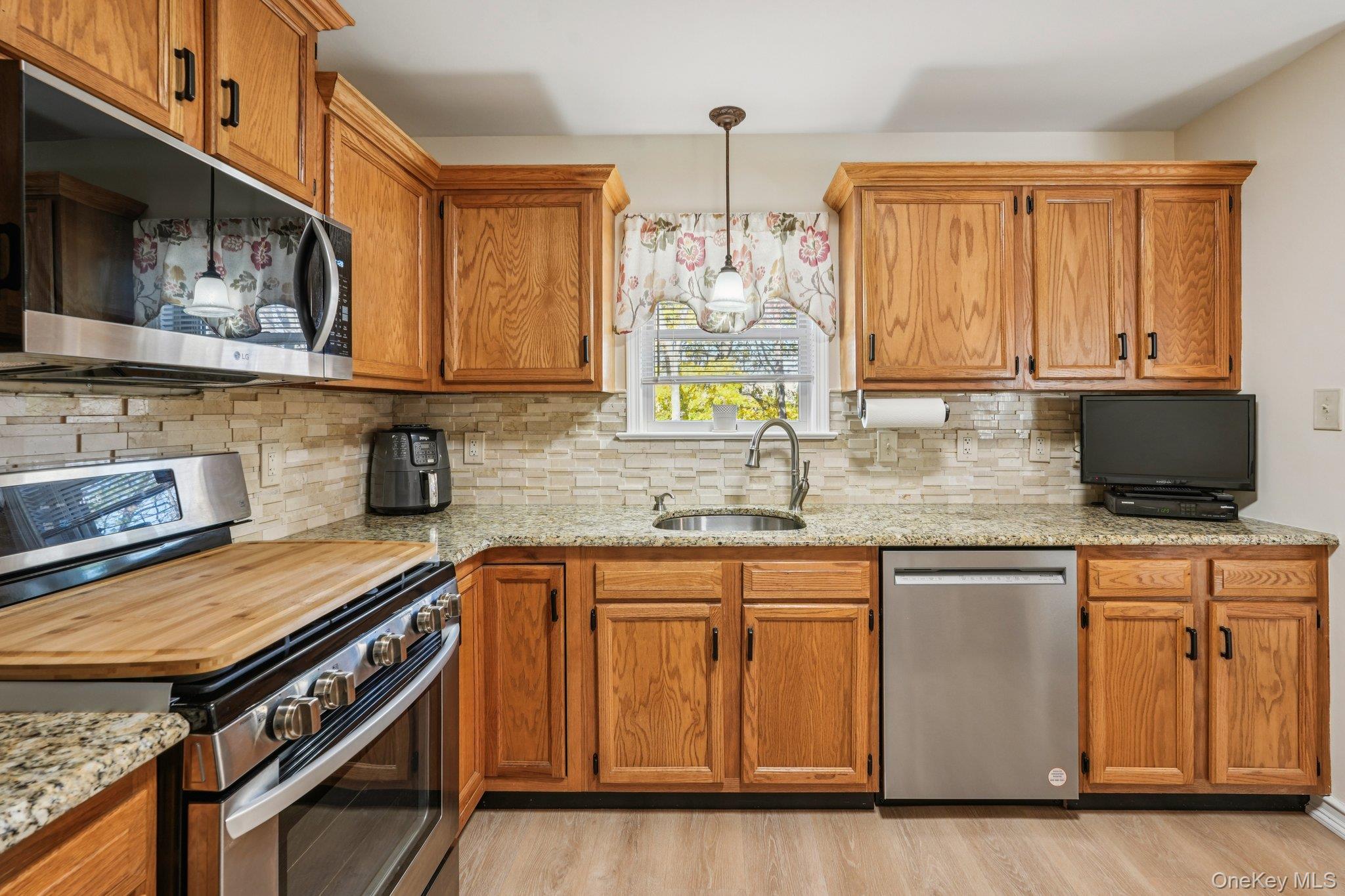 #13 photo, 20 Lackawanna Trail, Montebello , NY 10901