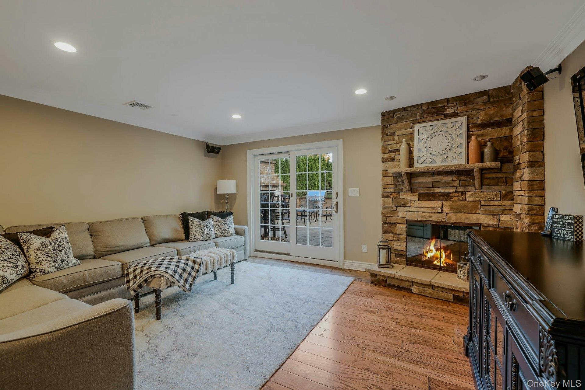 #14 photo, 89 Walnut Street, サフォーク郡 Lake Grove , NY 11755