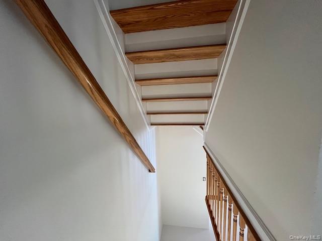 #9 photo, 42 Dunwood Road, Port Washington , NY 11050