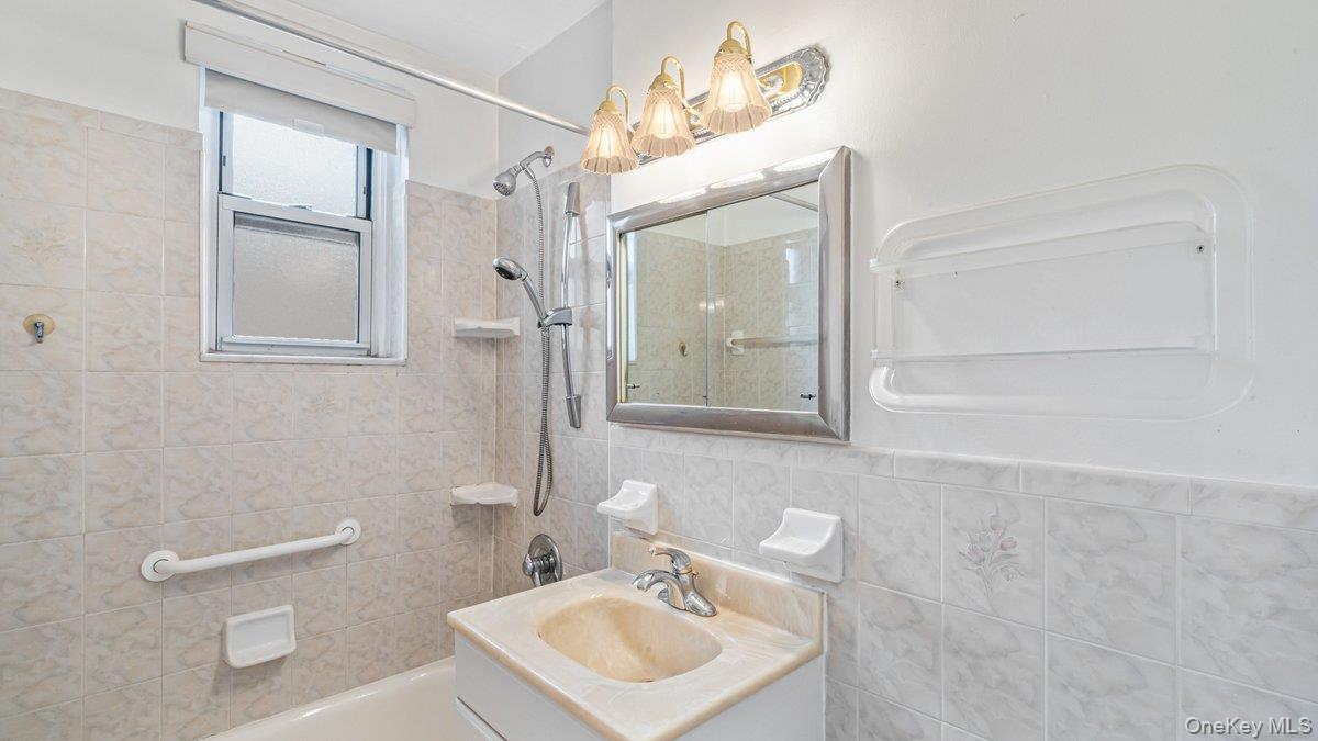 #11 photo, 68-20 Selfridge Street, Forest Hills , NY 11375