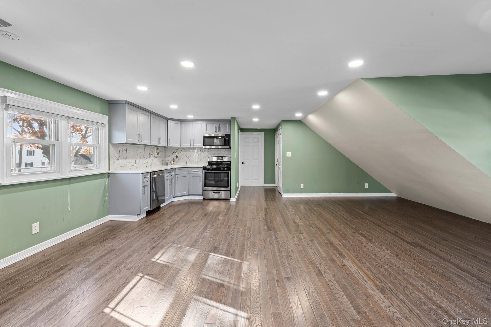 #2 photo, 205 E John Street, Lindenhurst , NY 11757