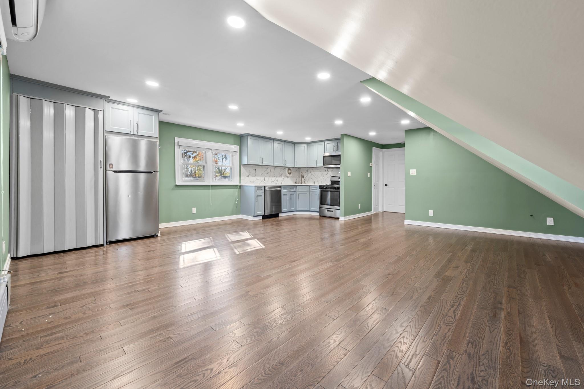 #4 photo, 205 E John Street, Lindenhurst , NY 11757