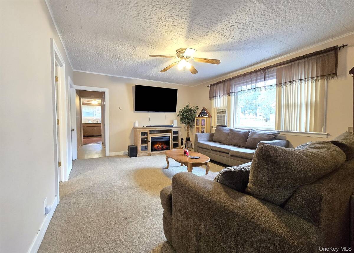 #12 photo, 242 Pawnee Street, Ronkonkoma , NY 11779