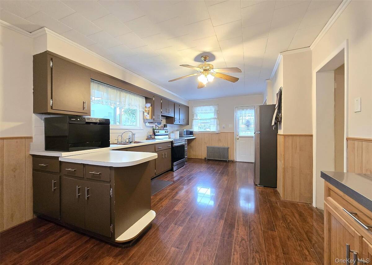 #8 photo, 242 Pawnee Street, Ronkonkoma , NY 11779