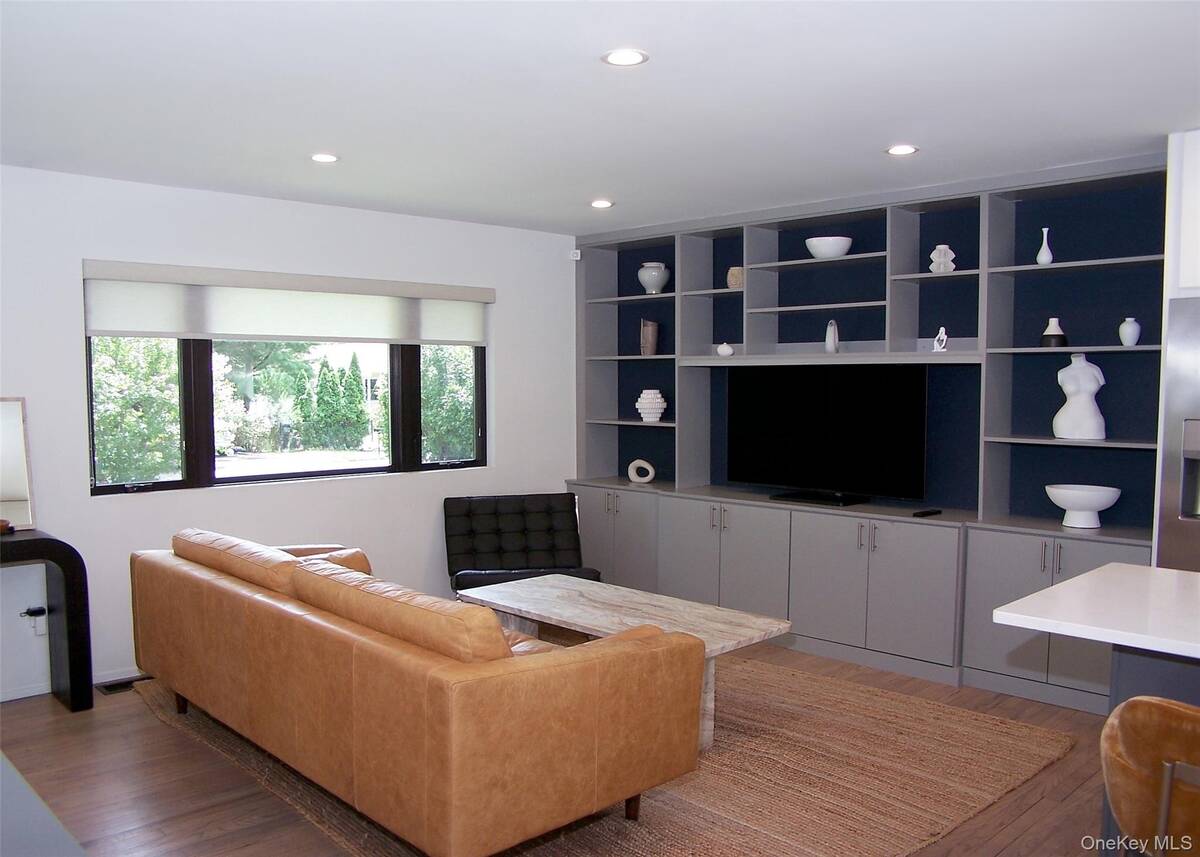 #20 photo, 47 School Street, Hampton Bays , NY 11946