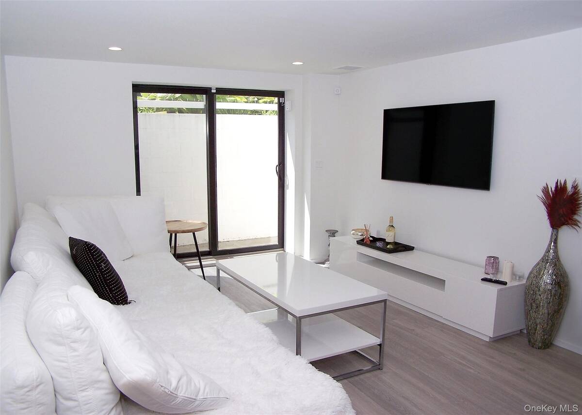 #9 photo, 47 School Street, Hampton Bays , NY 11946