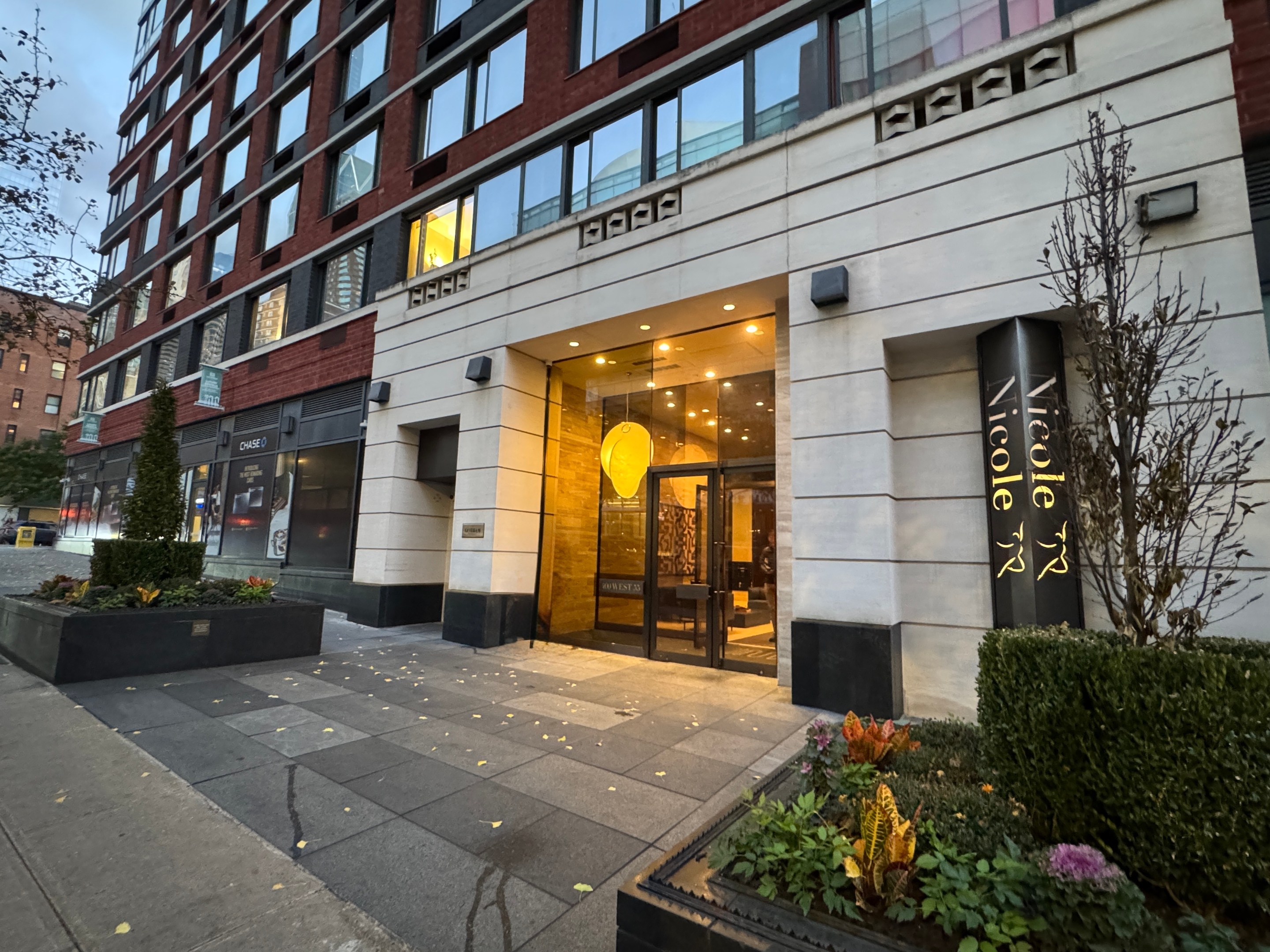 #17 photo, 400 W 55th Street, Hells Kitchen , NY 10019