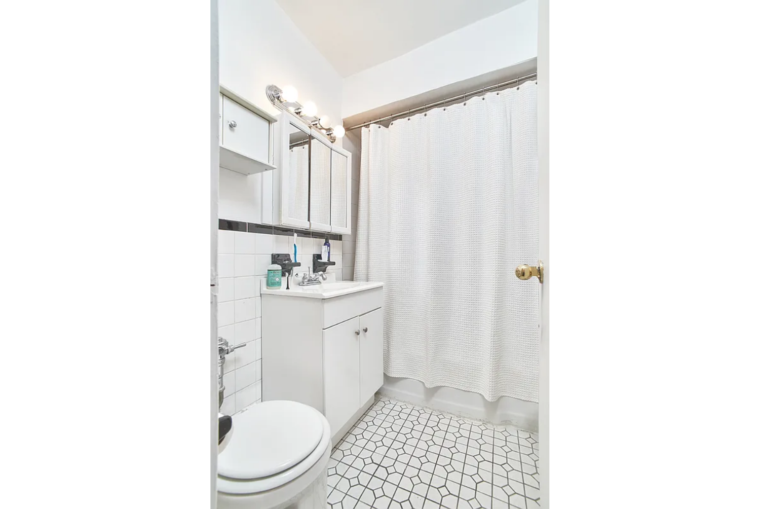 #7 photo, 165 Christopher Street, West Village , NY 10014