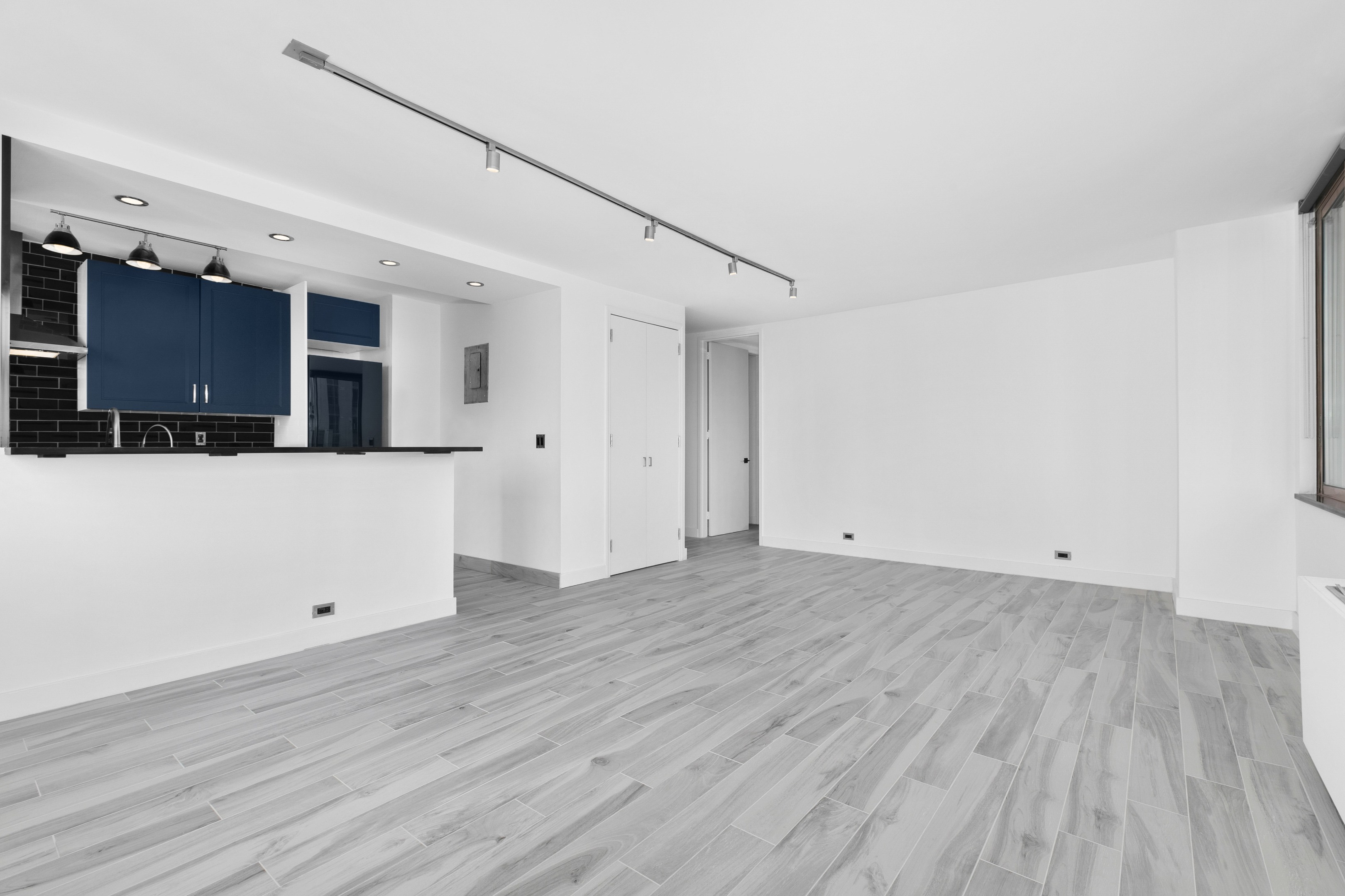 #3 photo, 235 E 40TH Street, Murray Hill , NY 10016