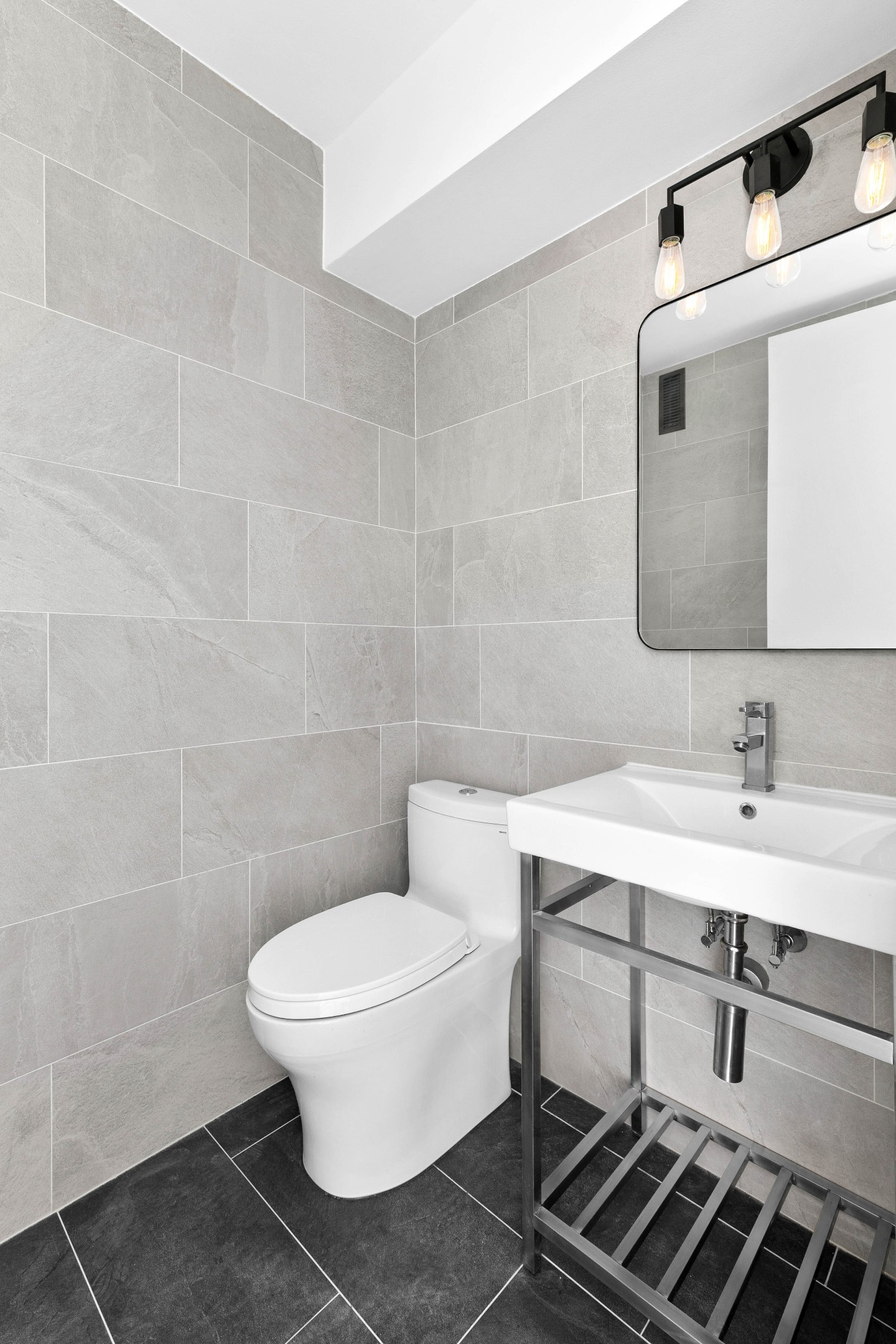 #5 photo, 235 E 40TH Street, Murray Hill , NY 10016