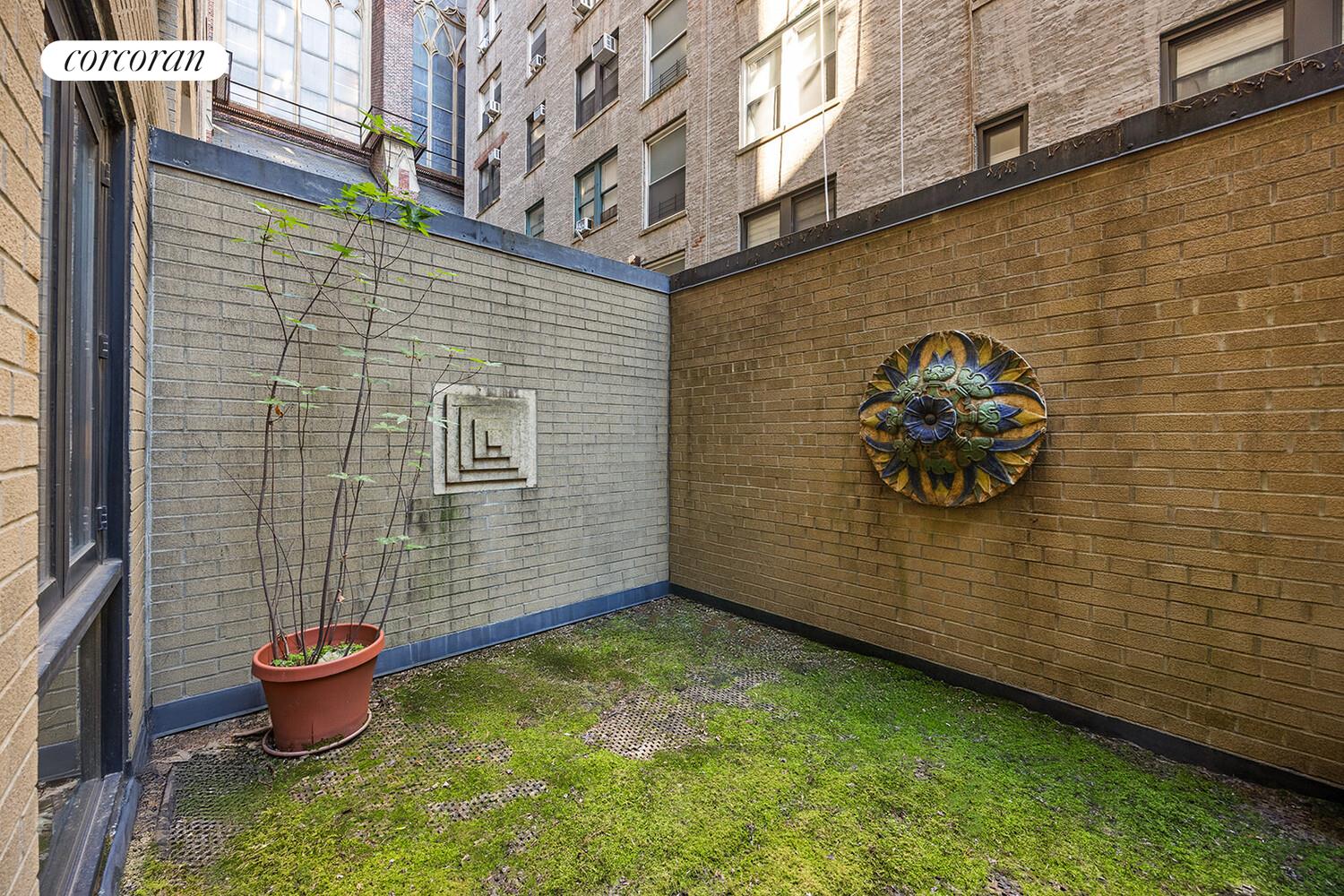 #5 photo, 135 W 70TH Street, Lincoln Square , NY 10023