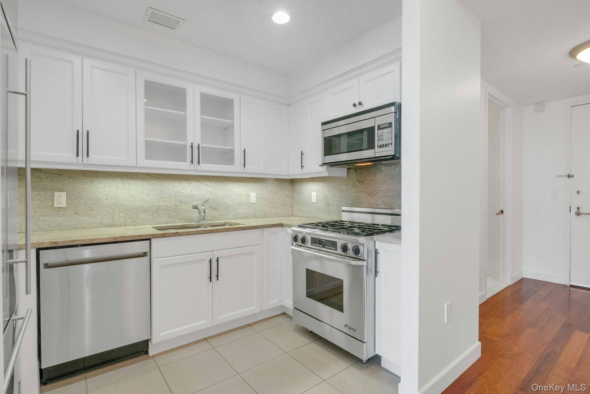 #9 photo, 10 City Place, White Plains , NY 10601