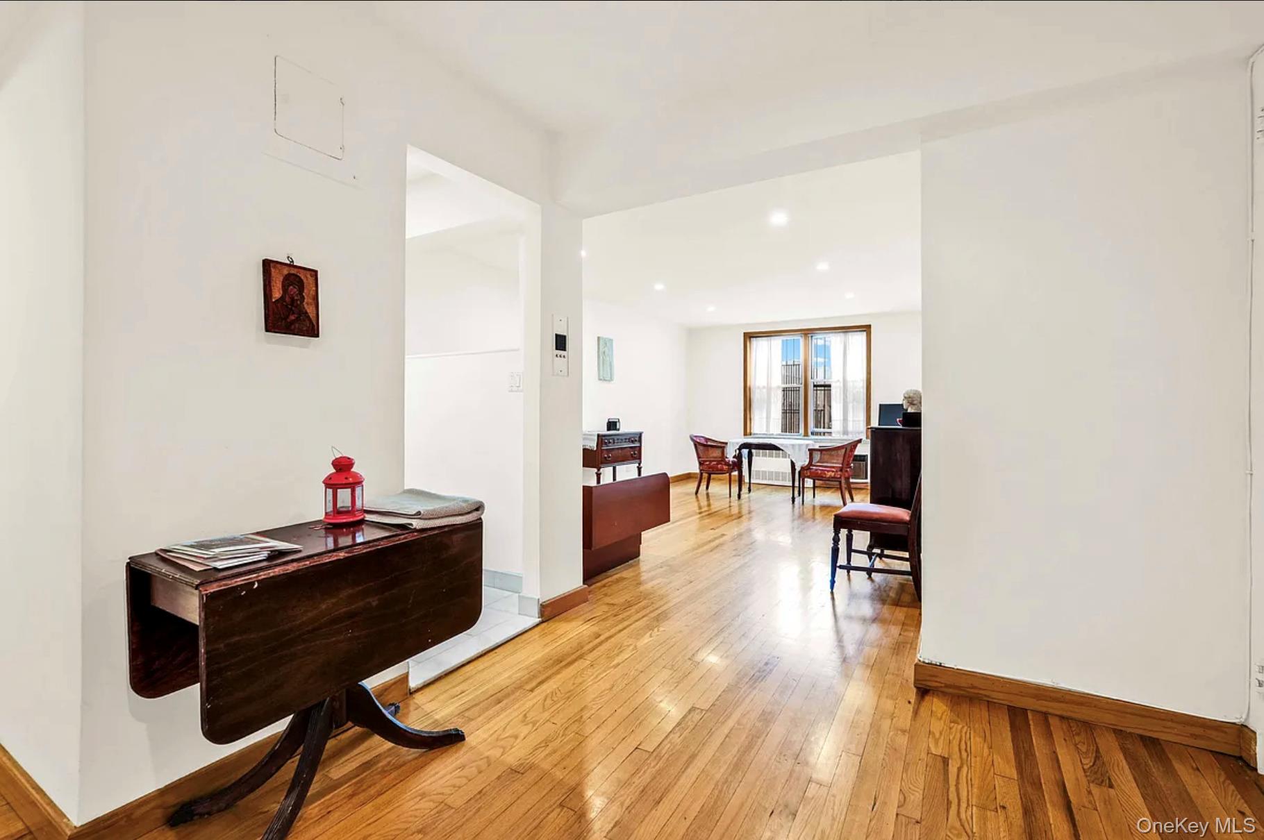 #11 photo, 3044 29th Street, Astoria , NY 11102