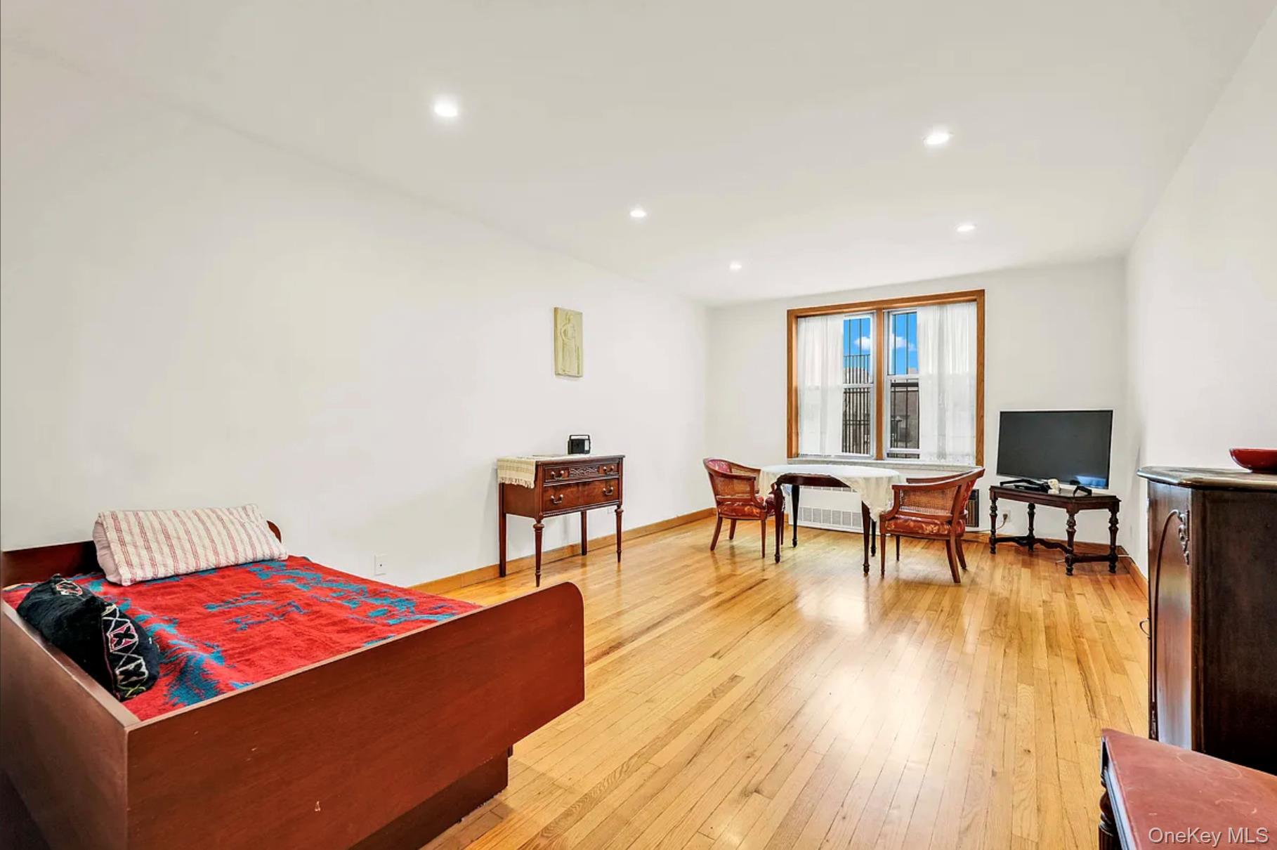 #2 photo, 3044 29th Street, Astoria , NY 11102