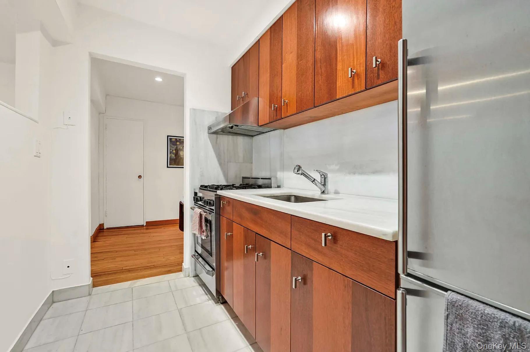 #3 photo, 3044 29th Street, Astoria , NY 11102