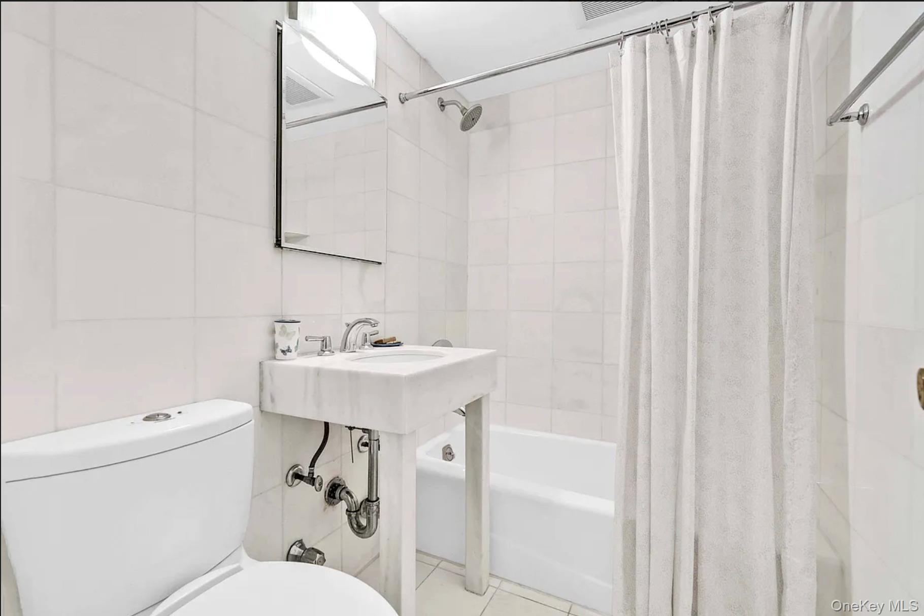 #9 photo, 3044 29th Street, Astoria , NY 11102