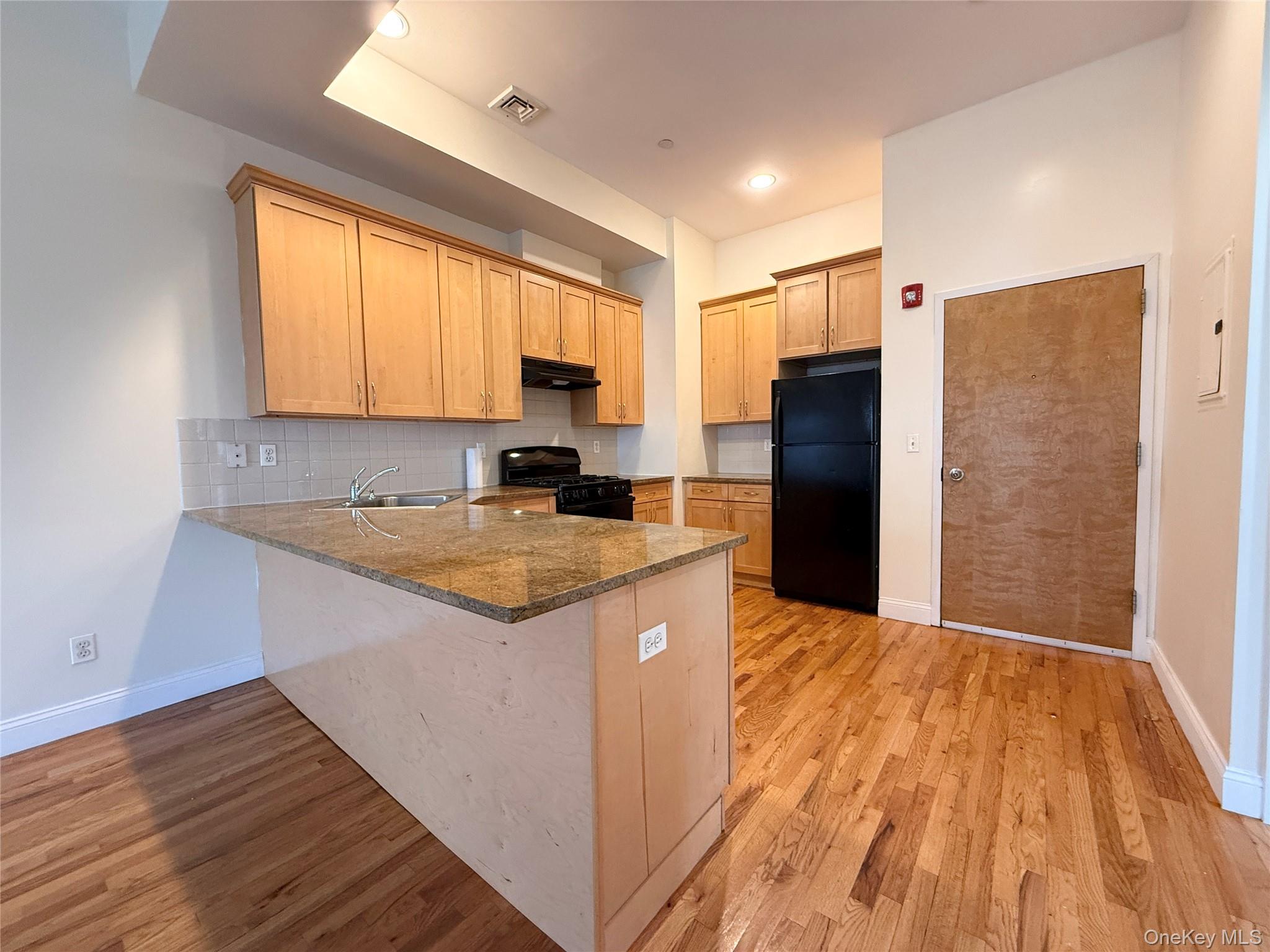 #6 photo, 2 East Main Street, Oyster Bay , NY 11771