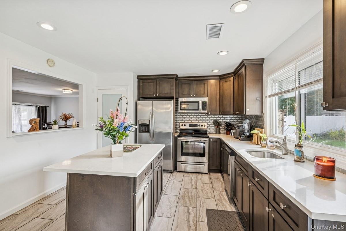 #10 photo, 26 Grand Canyon Lane, サフォーク郡 Coram , NY 11727