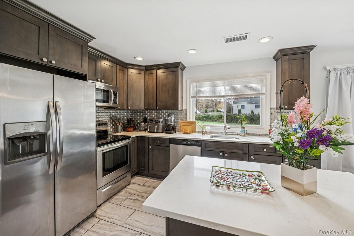 #11 photo, 26 Grand Canyon Lane, サフォーク郡 Coram , NY 11727