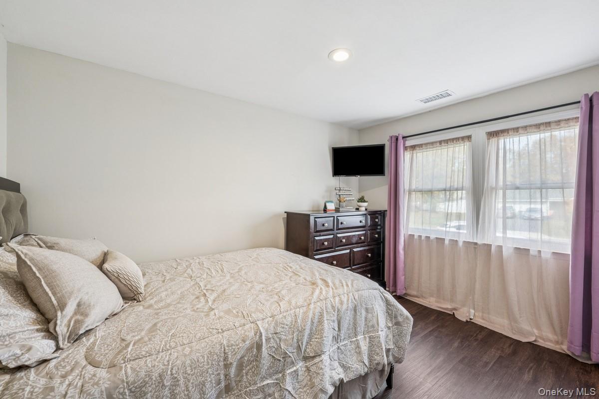 #16 photo, 26 Grand Canyon Lane, サフォーク郡 Coram , NY 11727