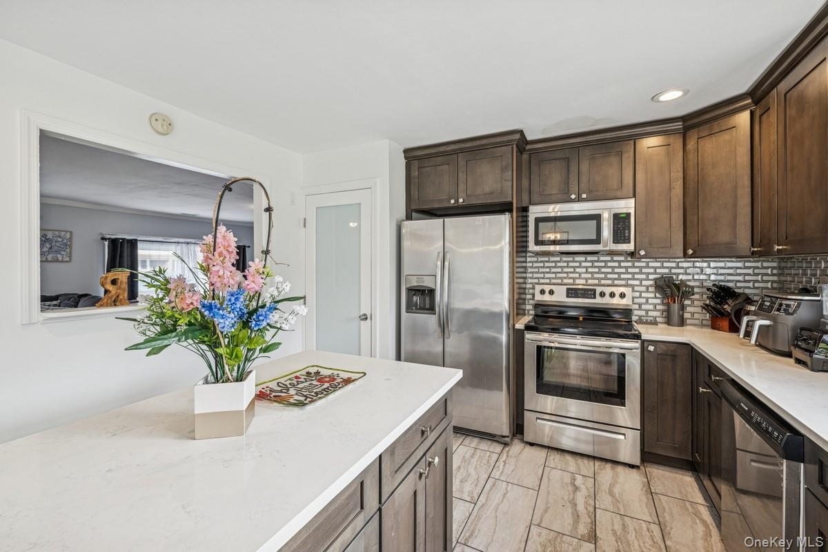 #7 photo, 26 Grand Canyon Lane, サフォーク郡 Coram , NY 11727