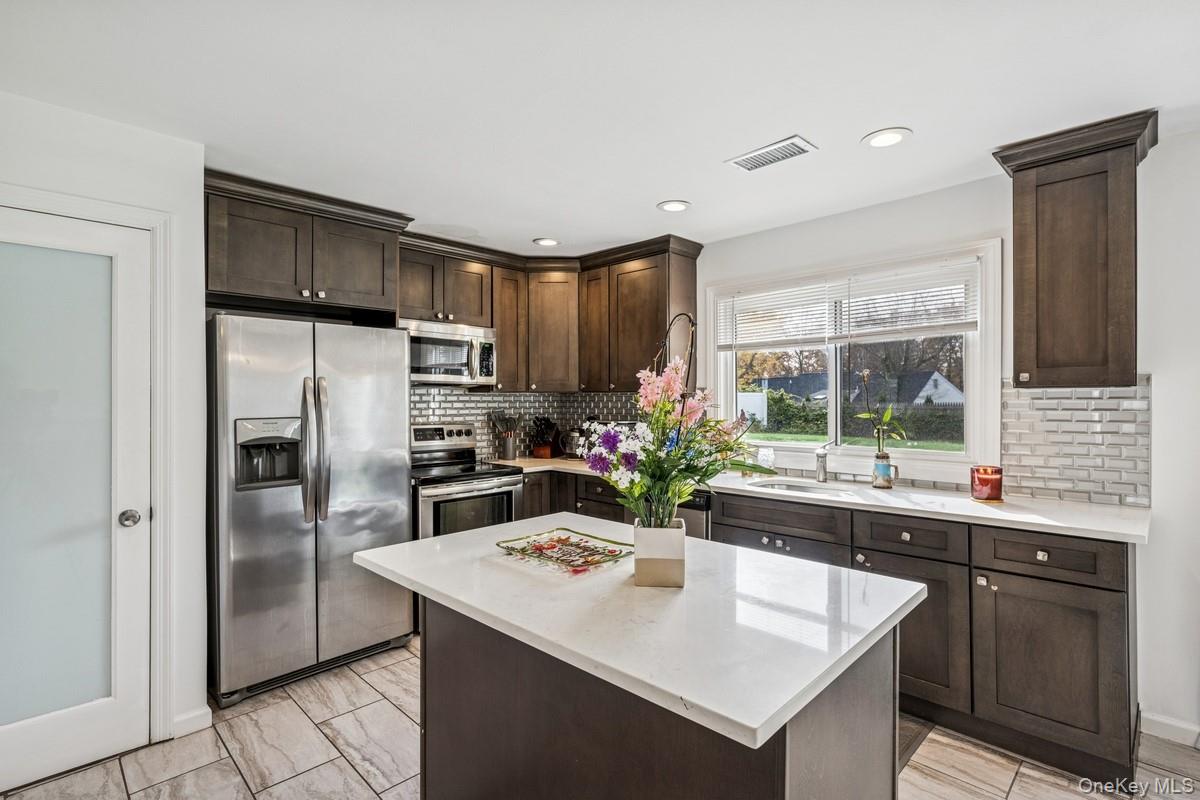 #8 photo, 26 Grand Canyon Lane, サフォーク郡 Coram , NY 11727