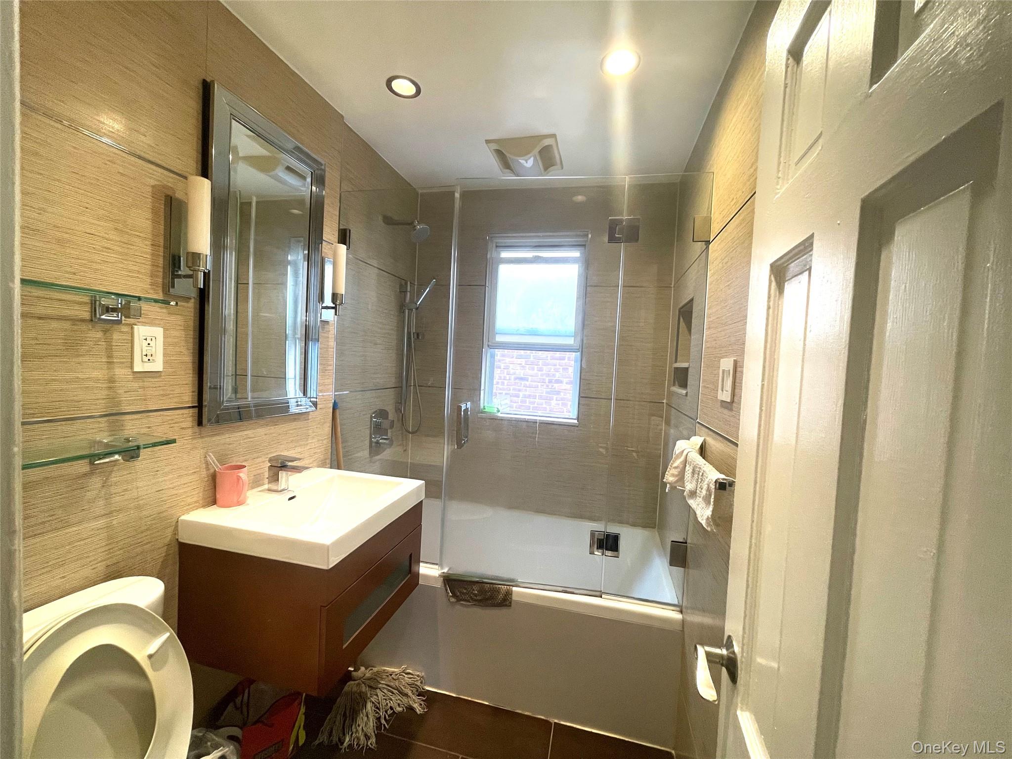 #10 photo, 1194 Lydig Avenue, Bronx , NY 10461