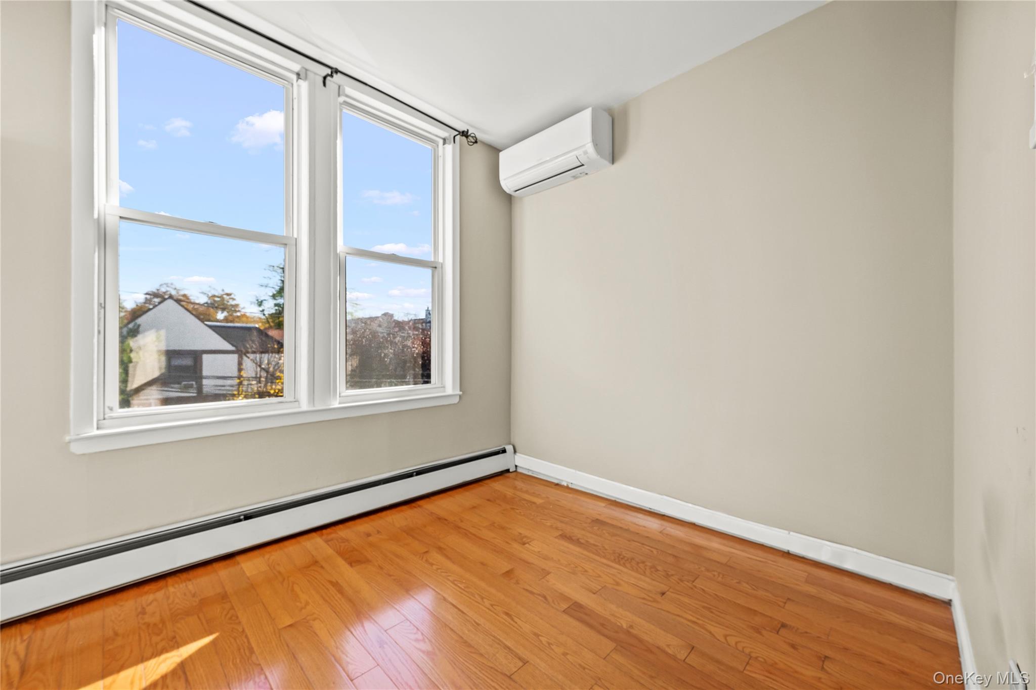 #11 photo, 2942 164th Street, Flushing , NY 11358