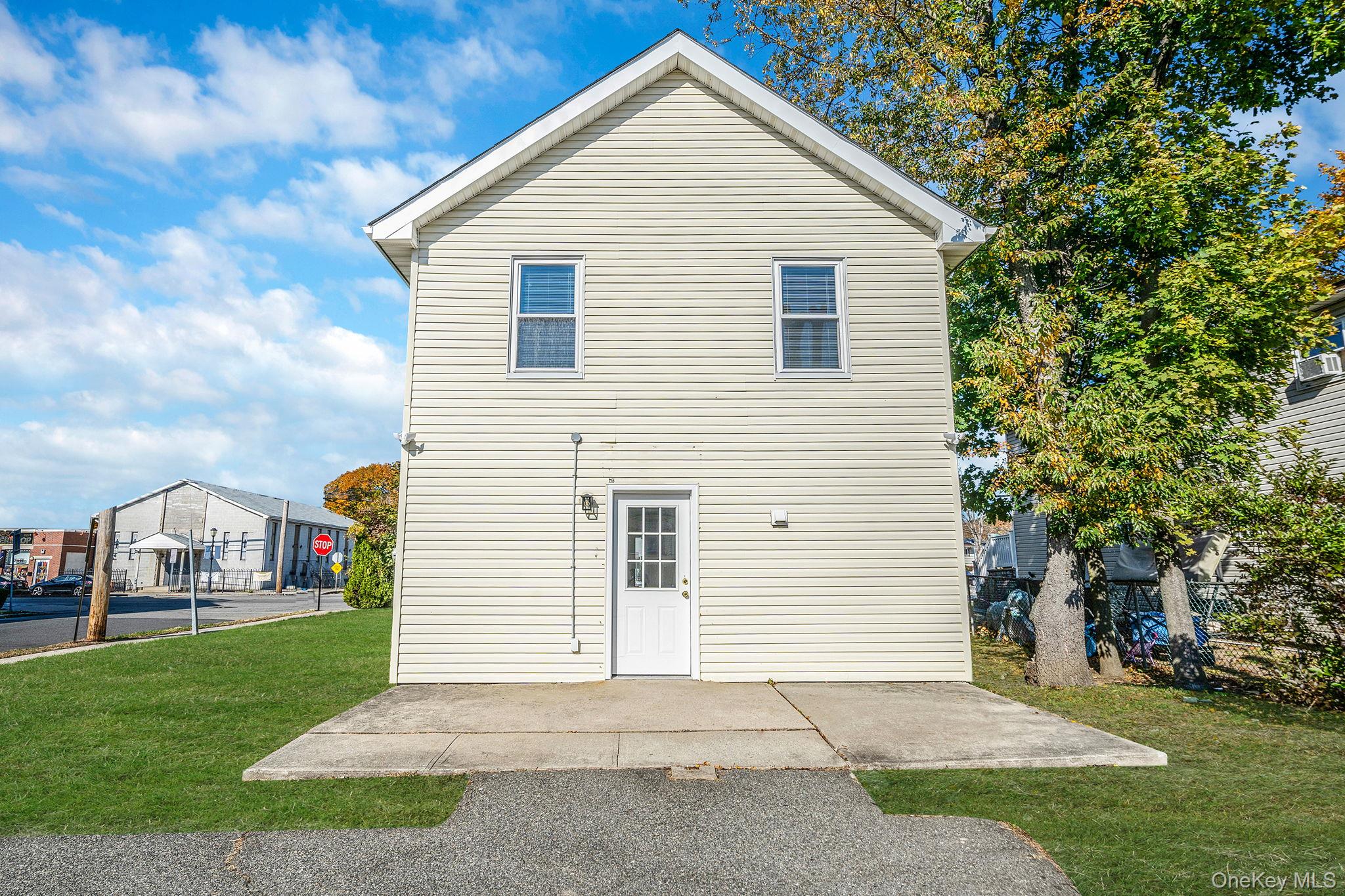 #4 photo, 1030 Prospect Avenue, Westbury , NY 11590