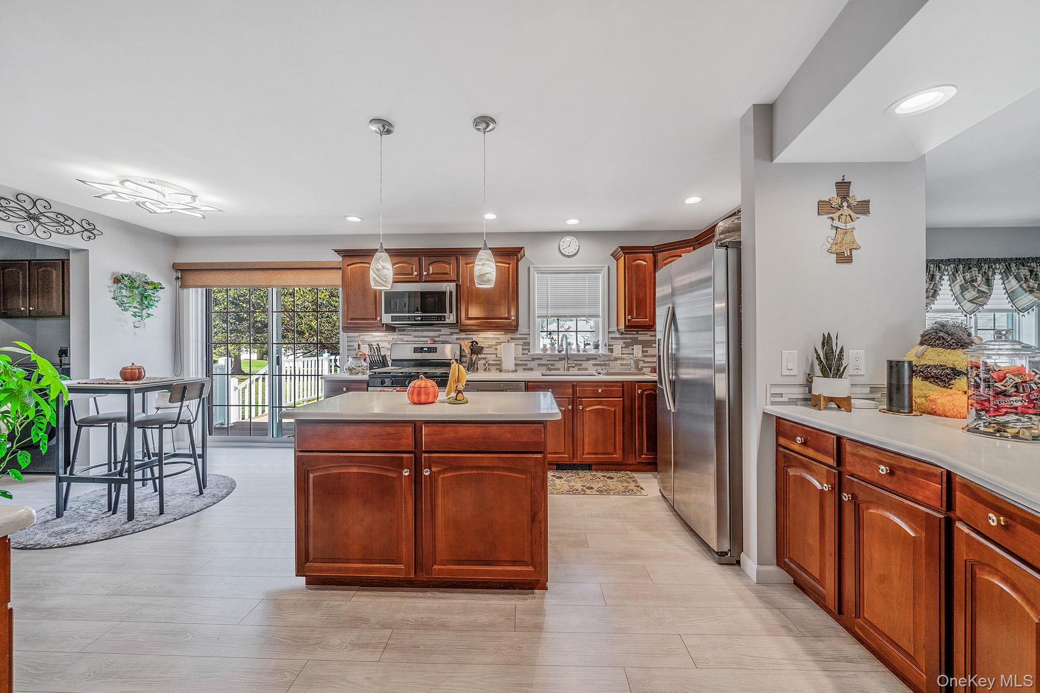 #19 photo, 1407 Middle Road, Calverton , NY 11933