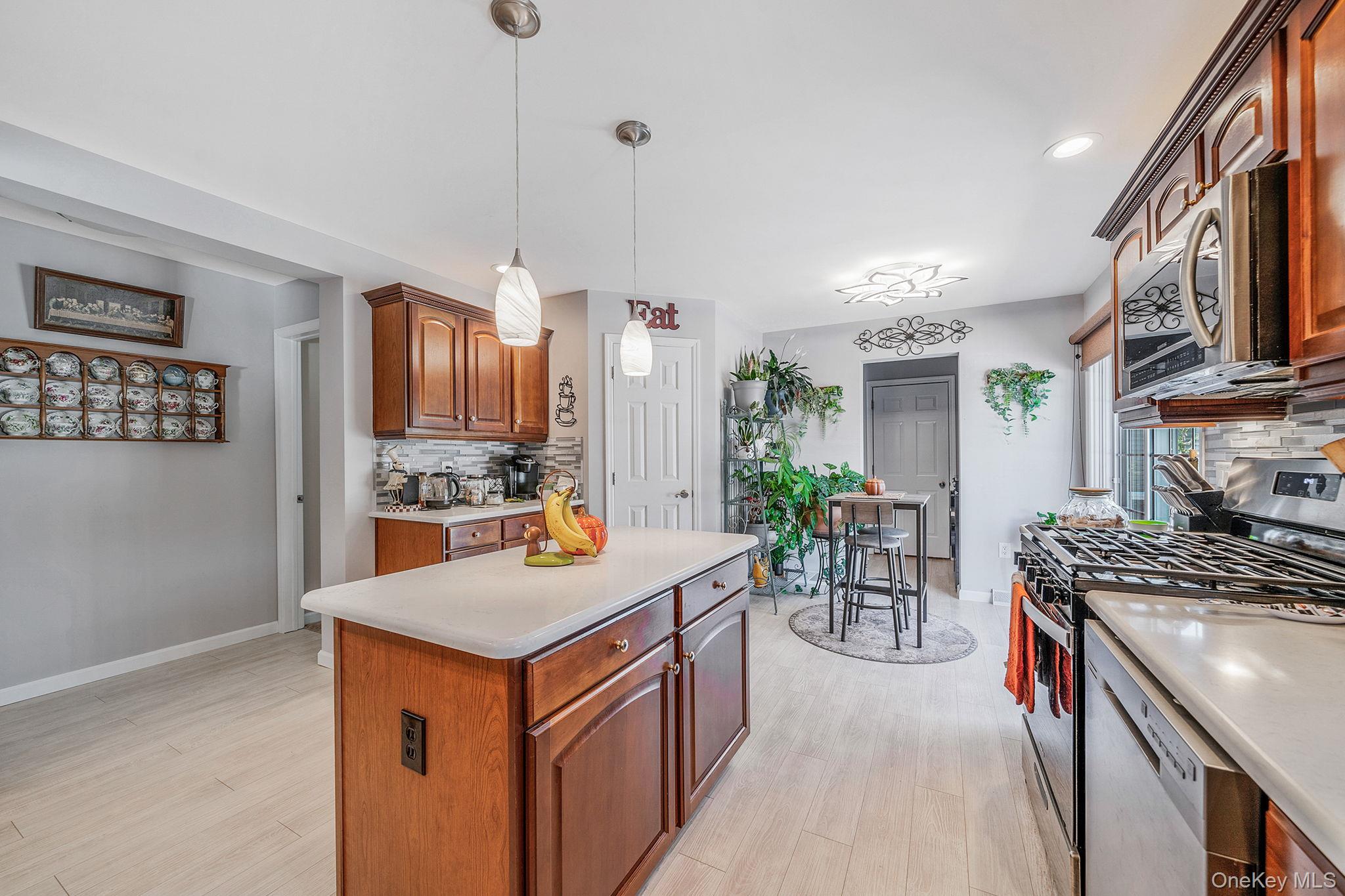 #20 photo, 1407 Middle Road, Calverton , NY 11933