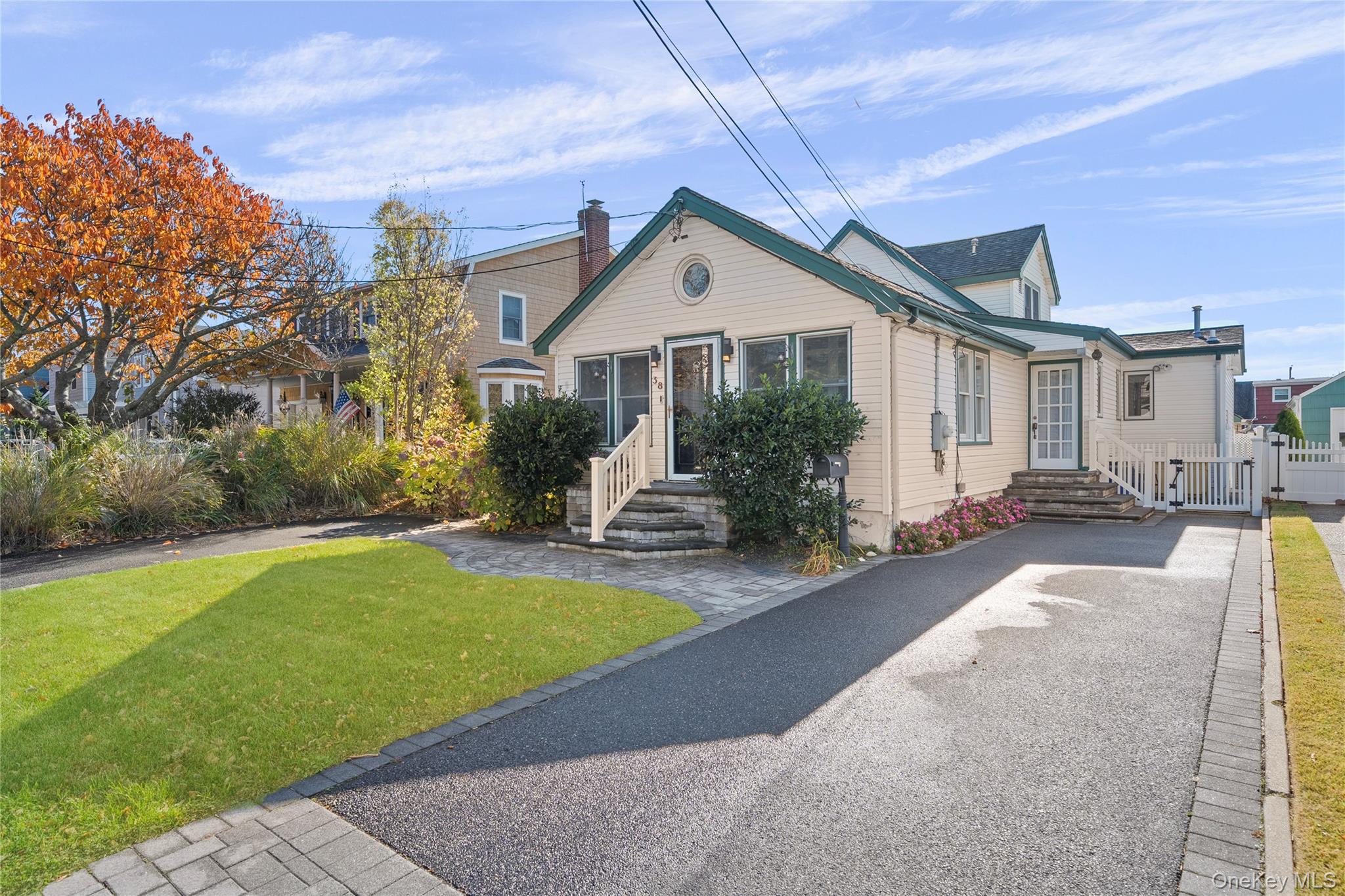 #1 photo, 38 Bayside Place, サフォーク郡 Amityville , NY 11701