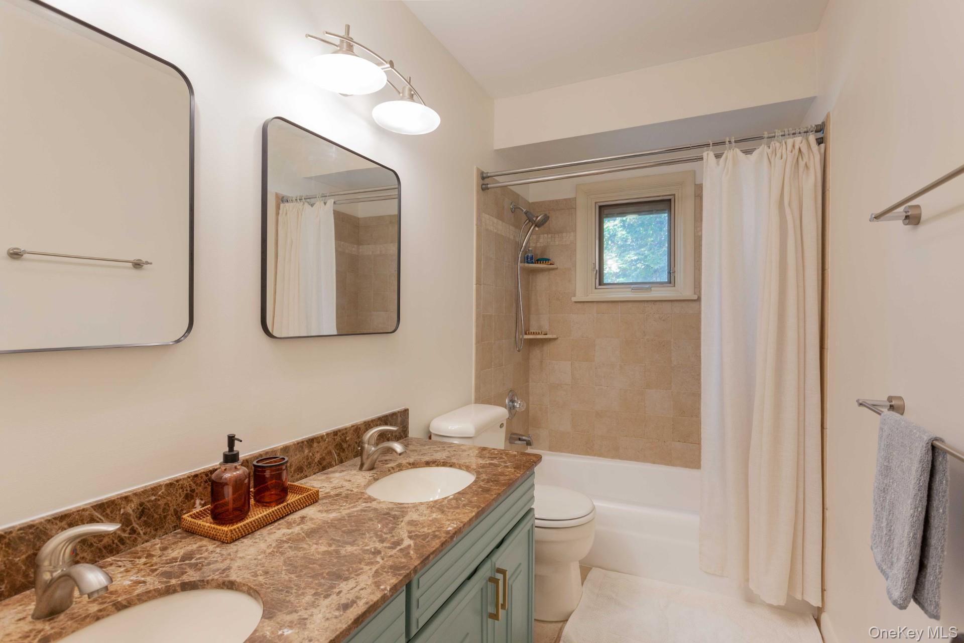 #20 photo, 14 Old English Way, Wappingers Falls , NY 12590