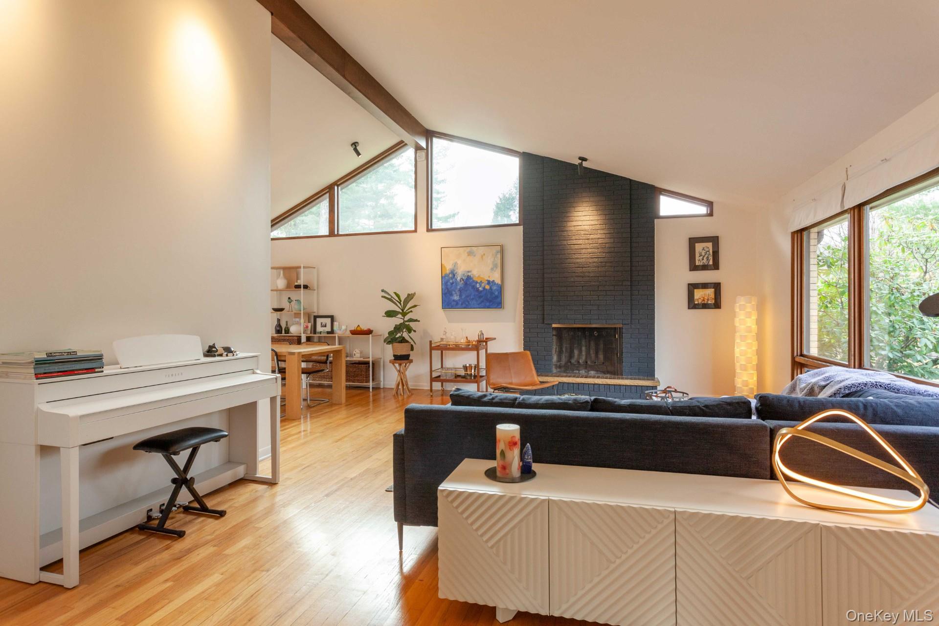 #4 photo, 14 Old English Way, Wappingers Falls , NY 12590