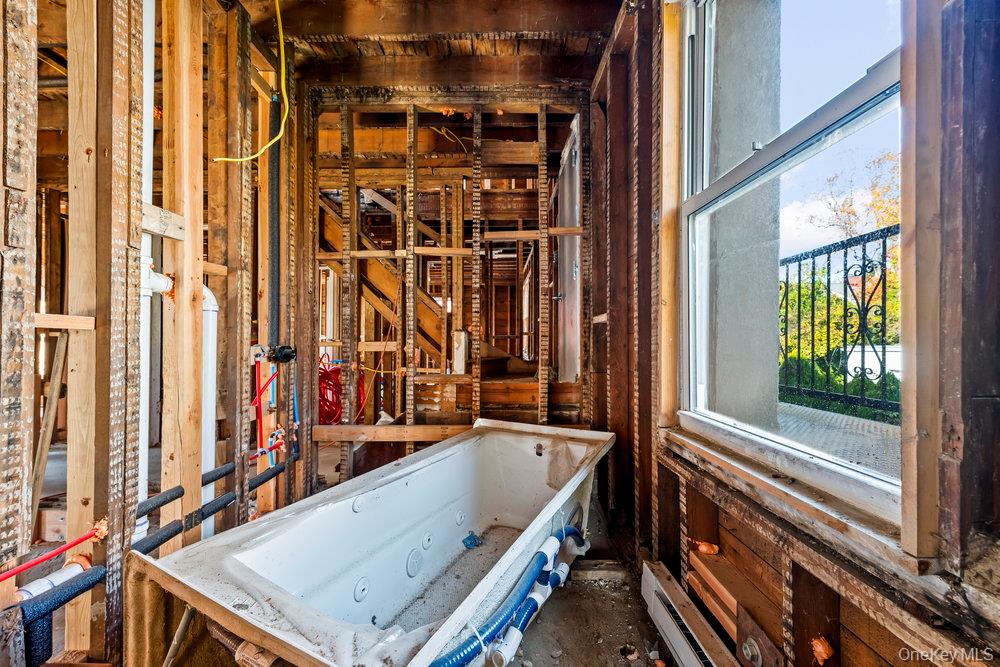 #10 photo, 162 Old Mamaroneck Road, White Plains , NY 10605