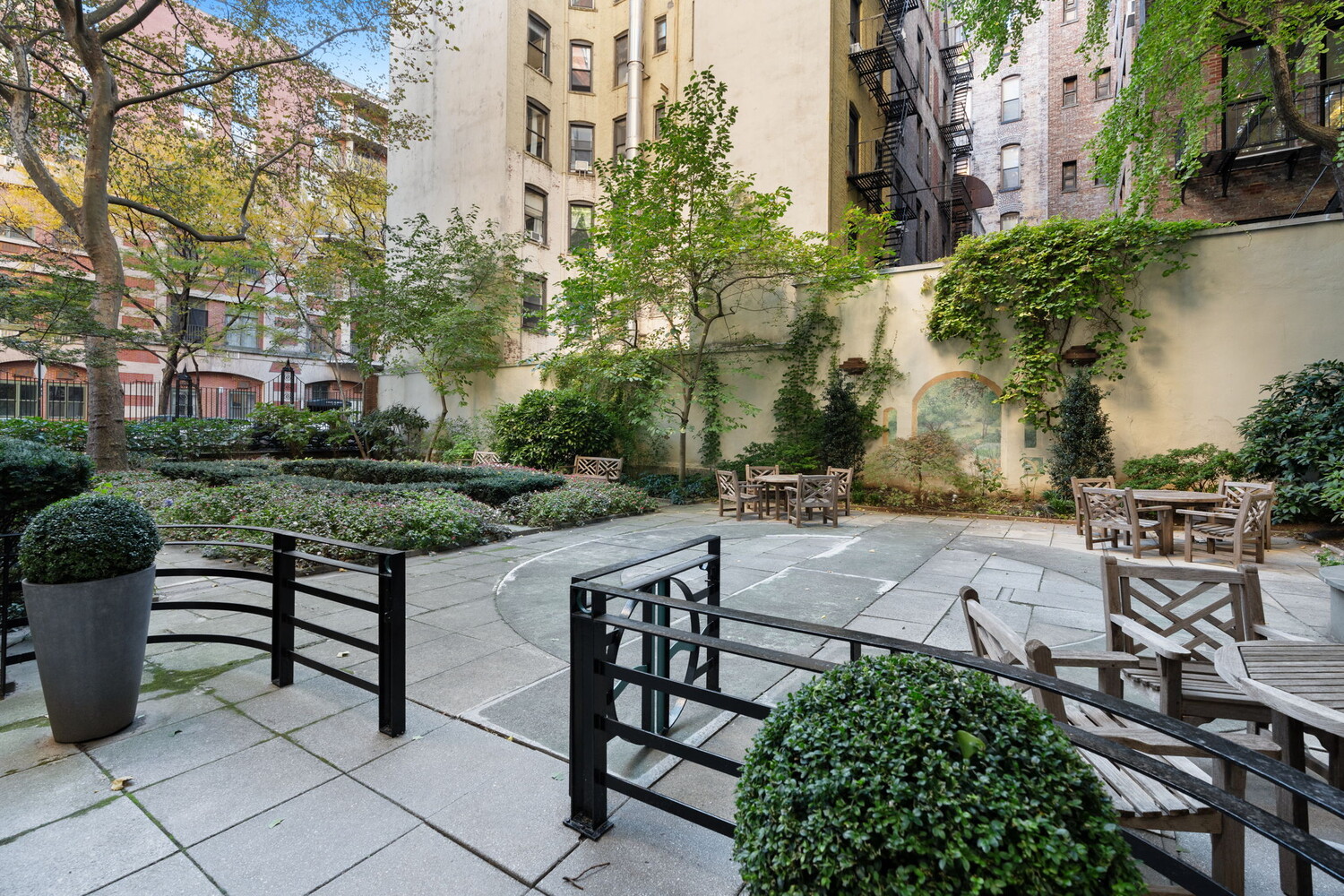 #18 photo, 235 E 22ND Street, マンハッタン Gramercy Park , NY 10010