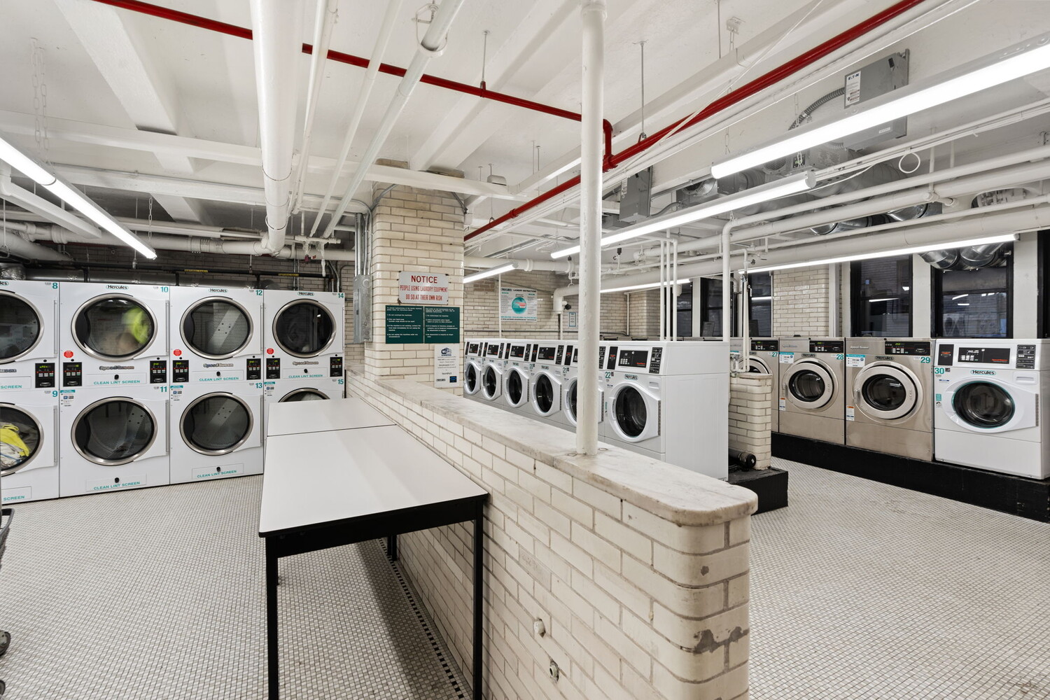 #19 photo, 235 E 22ND Street, マンハッタン Gramercy Park , NY 10010