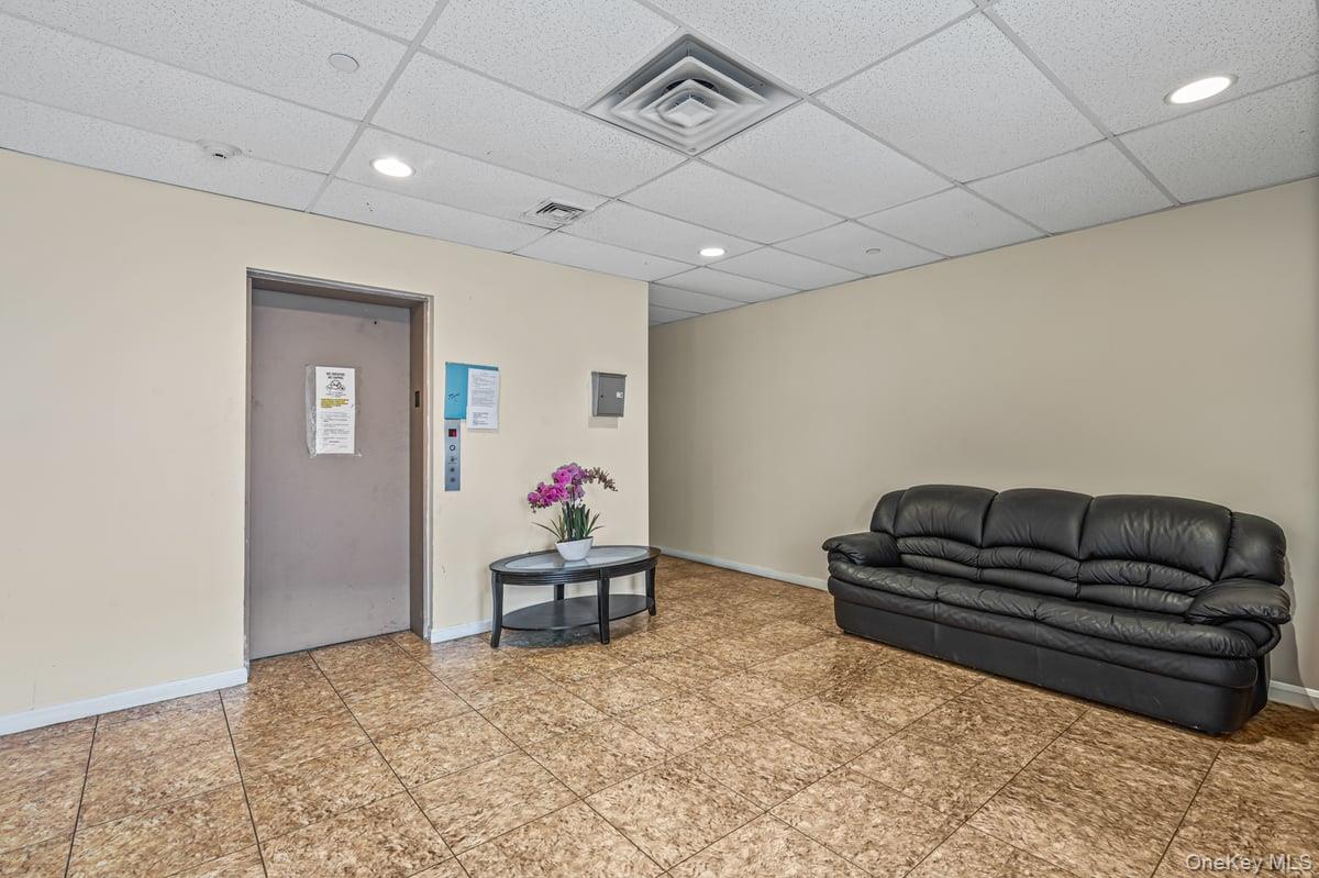 #3 photo, 71-33 162nd Street, Fresh Meadows , NY 11365