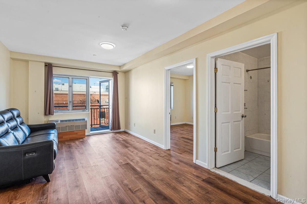 #7 photo, 71-33 162nd Street, Fresh Meadows , NY 11365