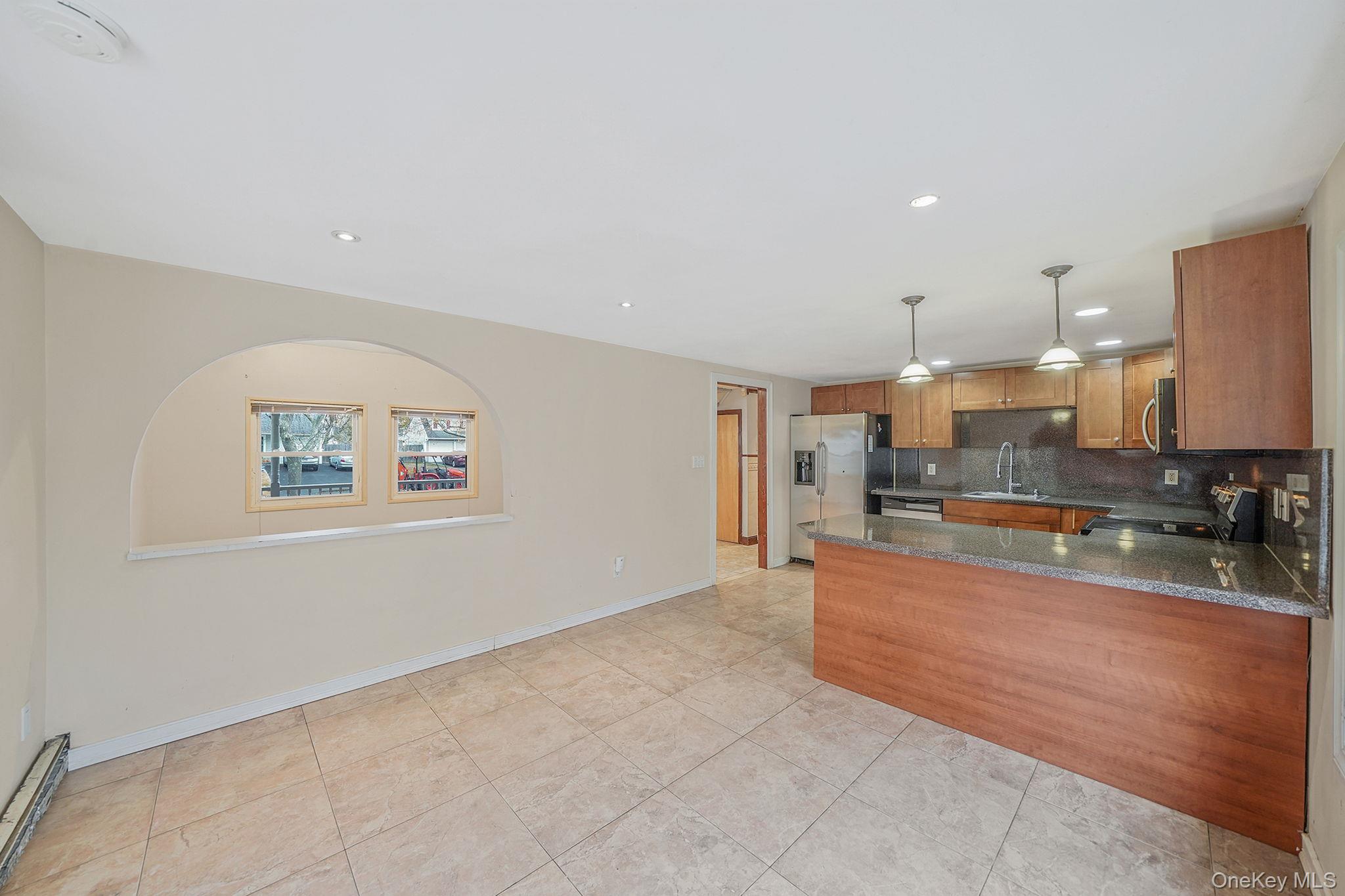 #11 photo, 56 Matsunaye Drive, サフォーク郡 Medford , NY 11763