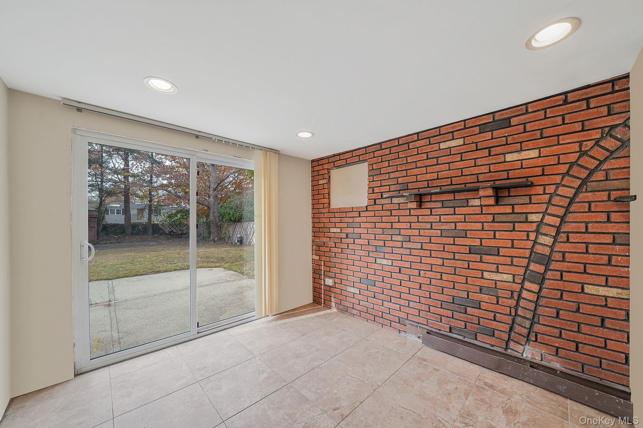 #13 photo, 56 Matsunaye Drive, サフォーク郡 Medford , NY 11763