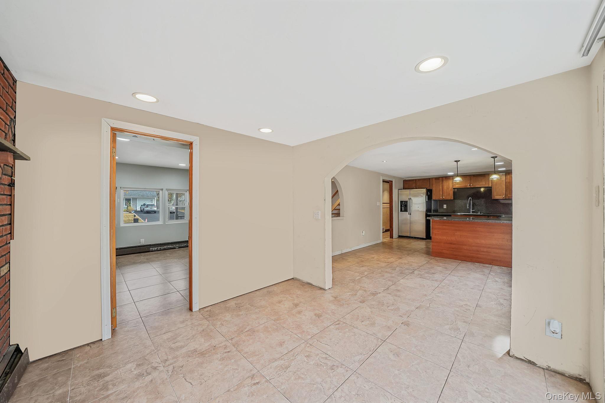 #14 photo, 56 Matsunaye Drive, サフォーク郡 Medford , NY 11763