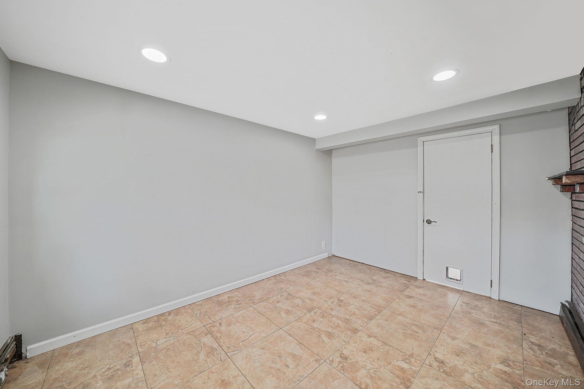 #17 photo, 56 Matsunaye Drive, サフォーク郡 Medford , NY 11763