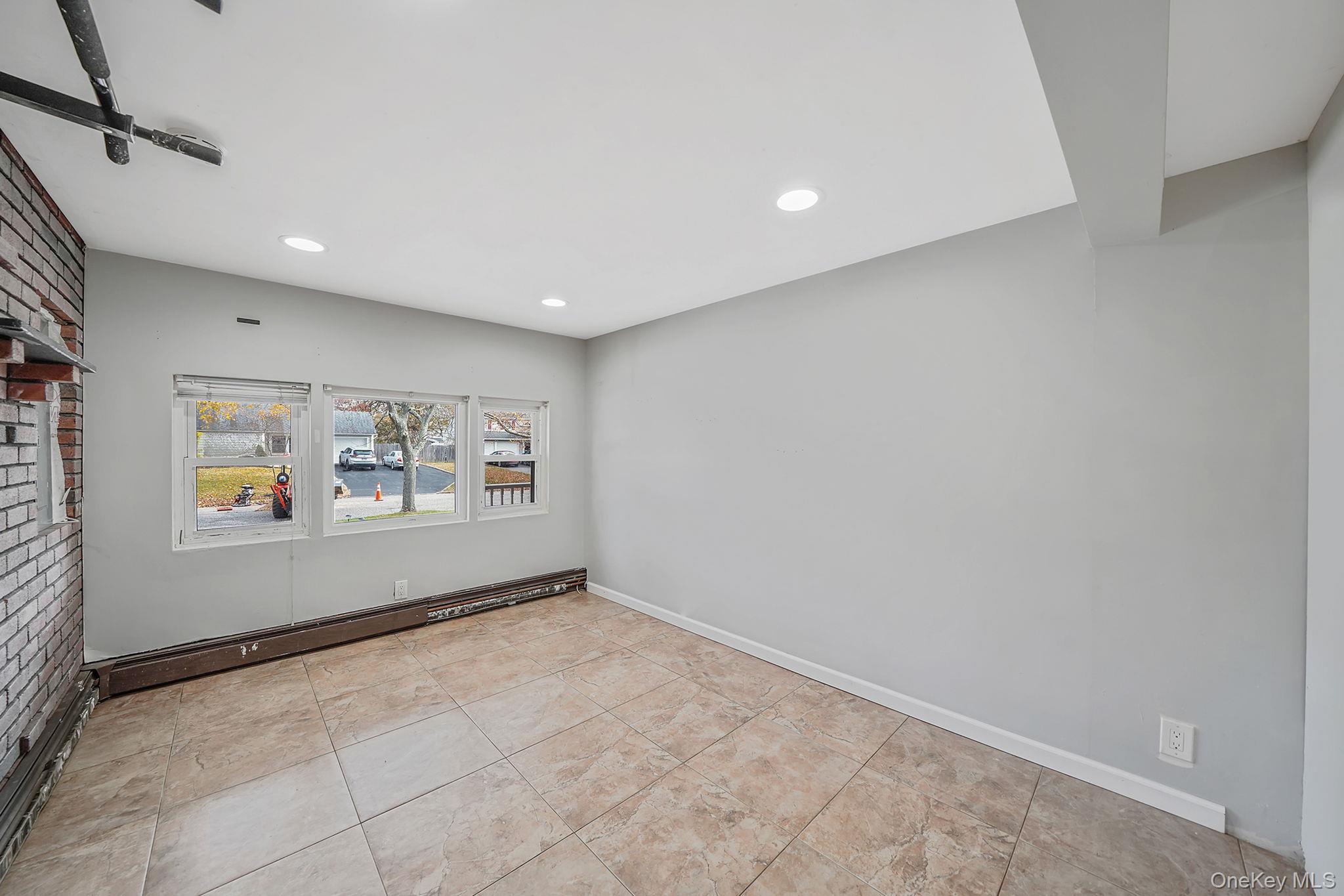 #18 photo, 56 Matsunaye Drive, サフォーク郡 Medford , NY 11763